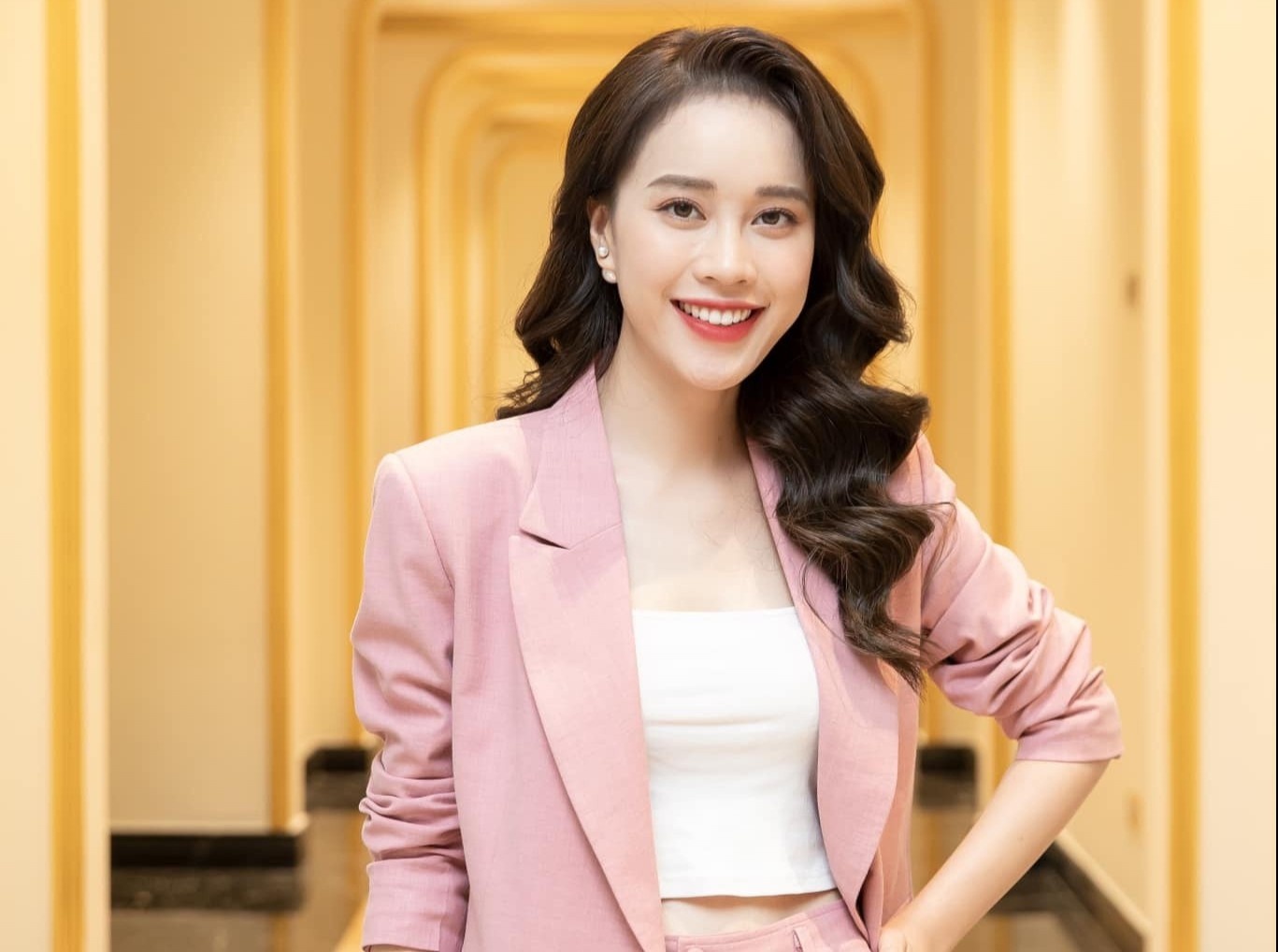 MC Mai Phuong cua Bua trua vui ve thi Hoa hau Viet Nam hinh anh