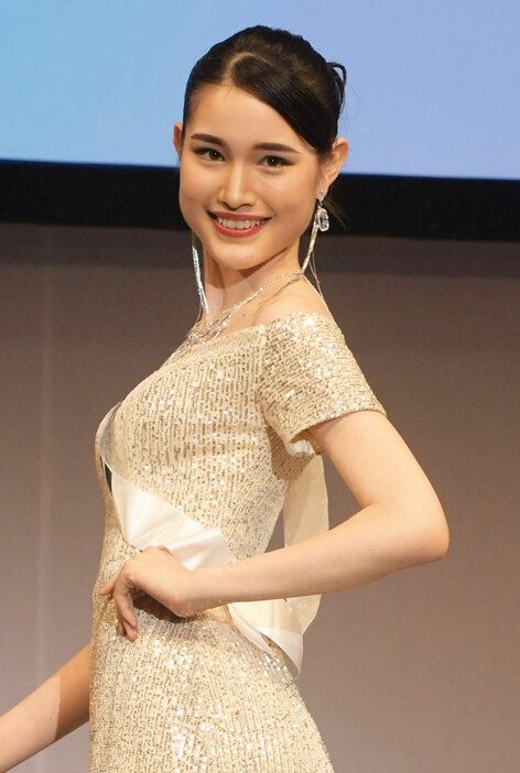 Hoa hau Trai Dat 2020 anh 4