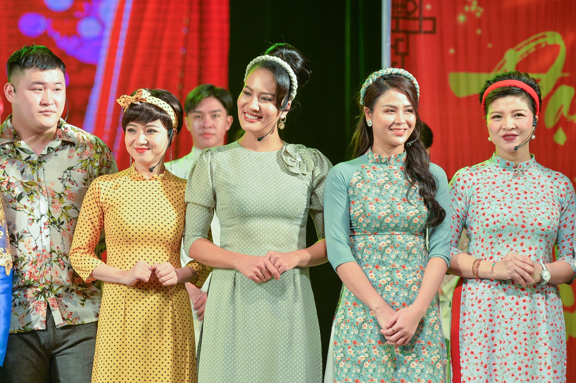 Thanh Son,  Thu Quynh dang huong ngay gio To san khau anh 6