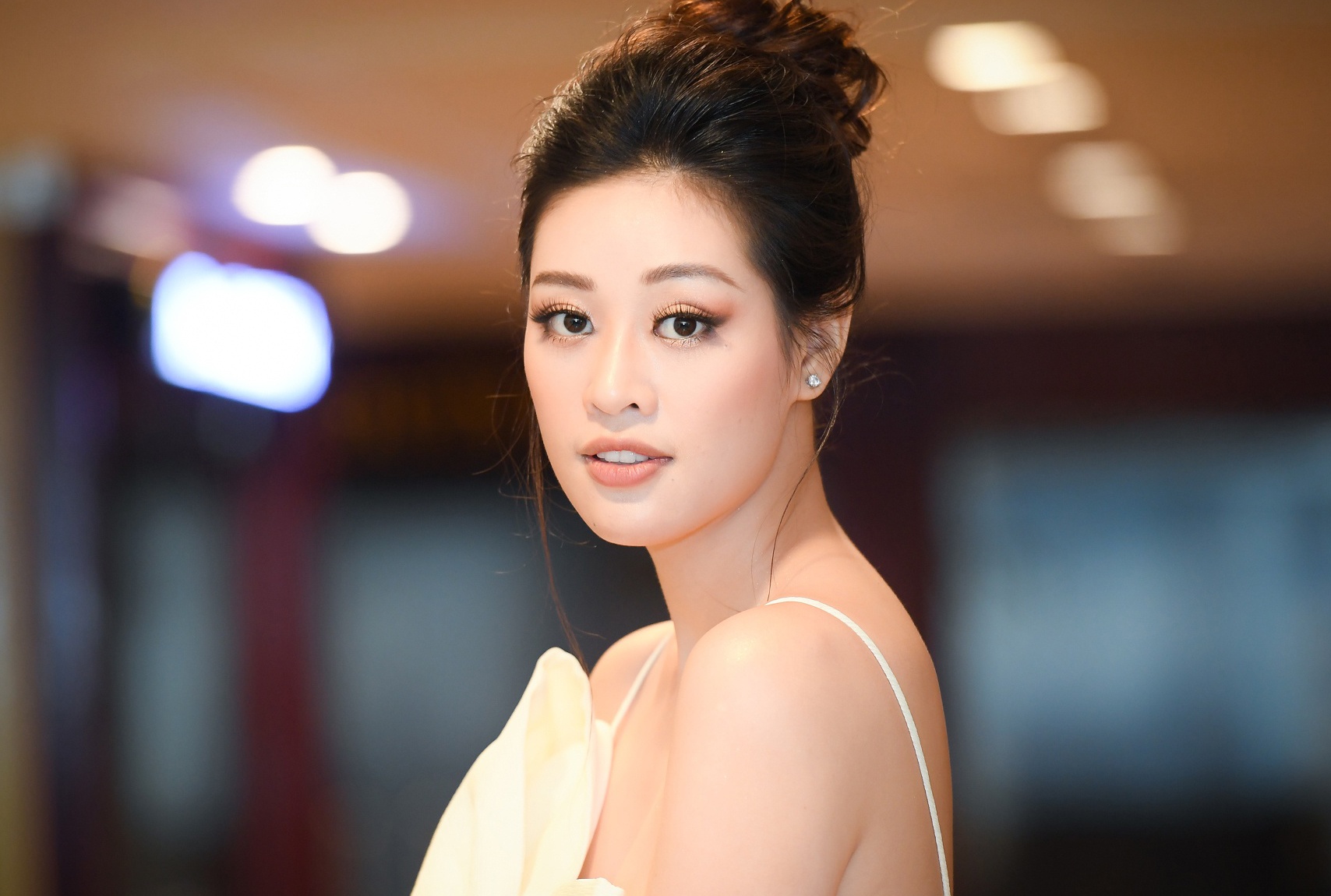 Hoa hau Khanh Van len tieng khi bi noi gia tao hinh anh