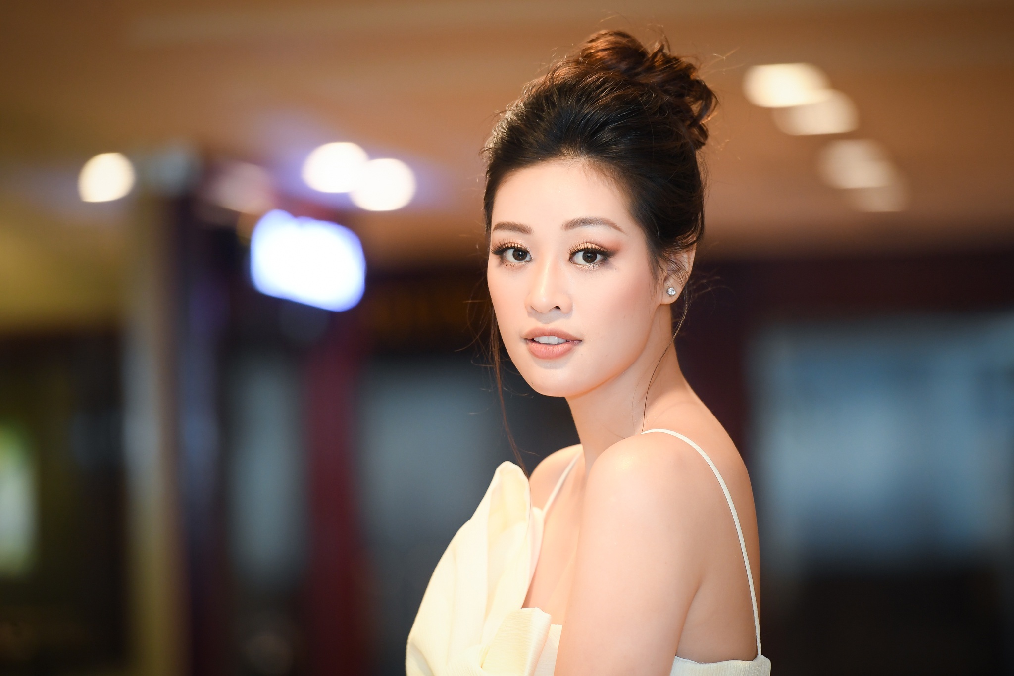 Hoa hau Khanh Van anh 2