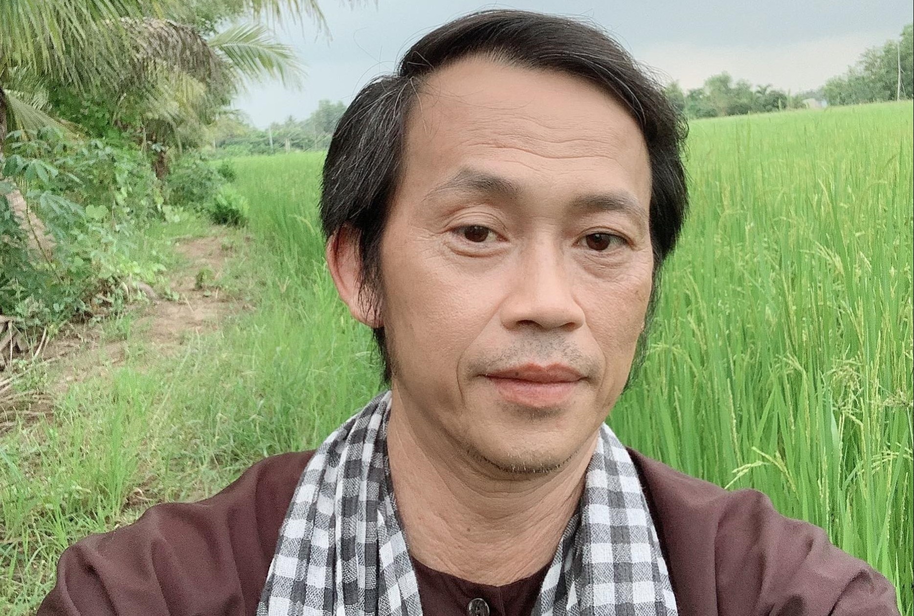 Hoai Linh quyen gop duoc gan 900 trieu dong sau vai tieng hinh anh