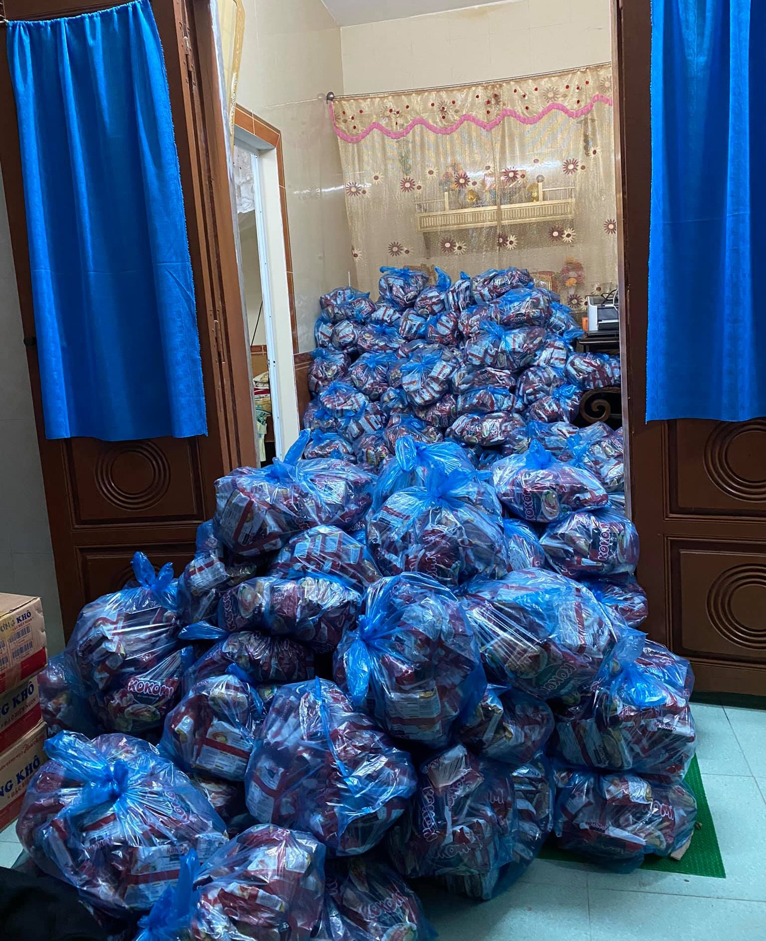 Ky Duyen quyen gop ho tro mien Trung anh 2