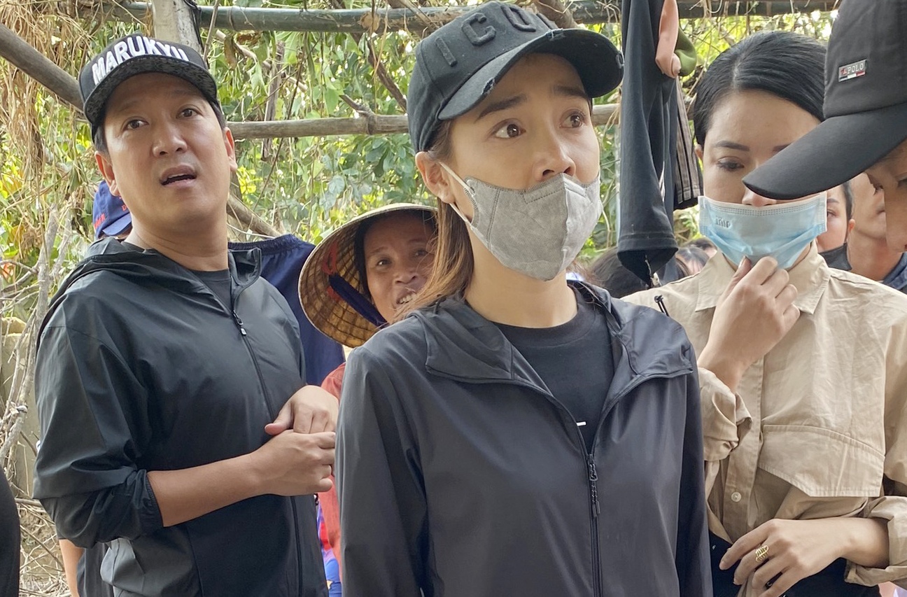 Truong Giang, Nha Phuong ve mien Trung cuu tro hinh anh