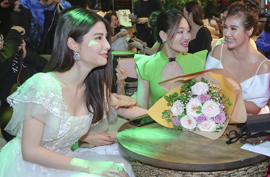 Diem My hoi ngo cac dien vien ‘Tinh yeu va tham vong’ hinh anh