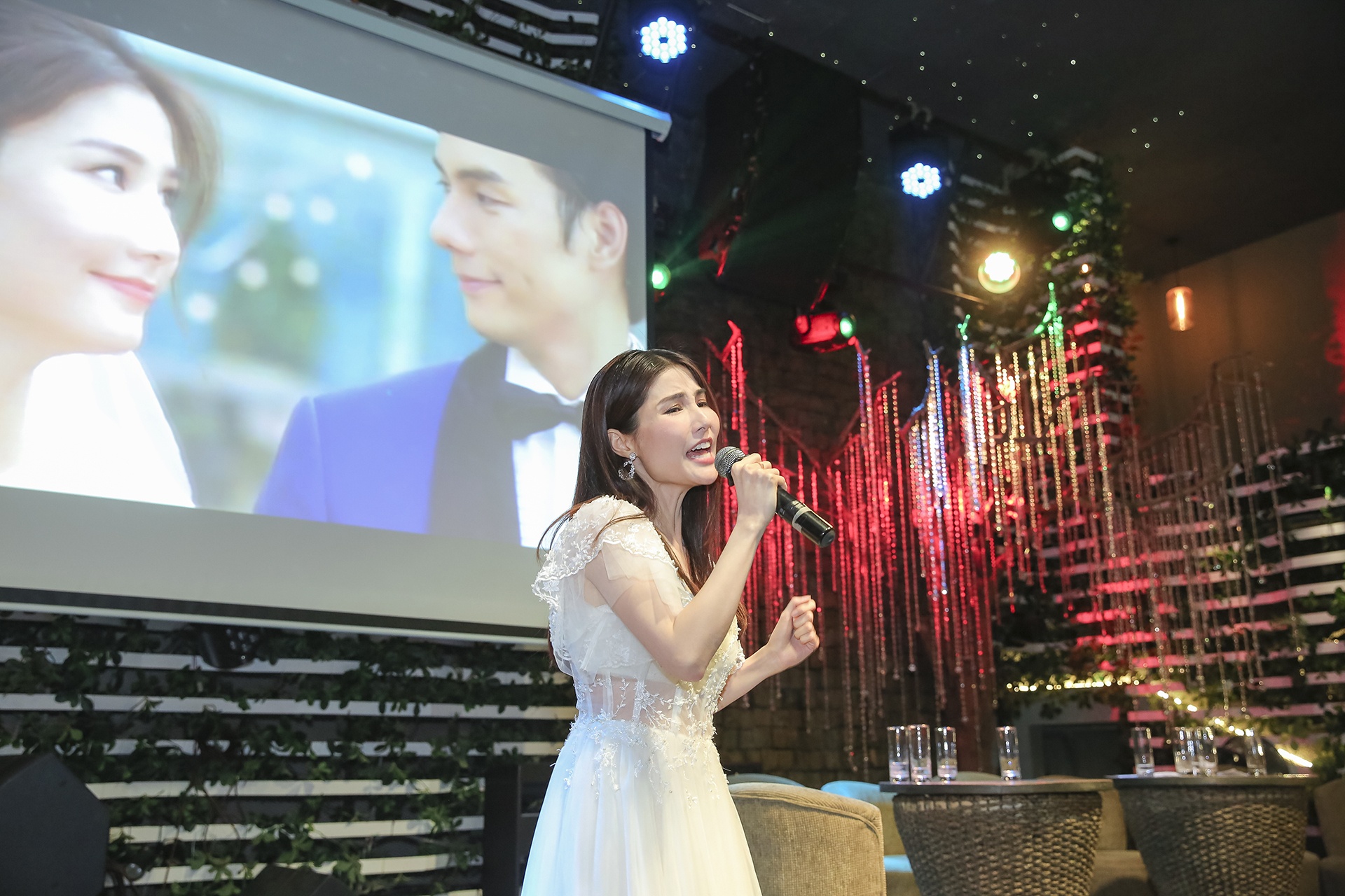 Diem My Tinh yeu va tham vong anh 4