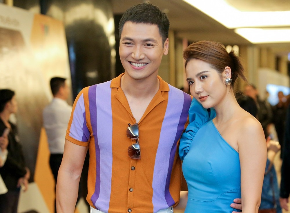 Huyen Lizzie tiec vi chua duoc dong canh tinh cam voi Manh Truong hinh anh