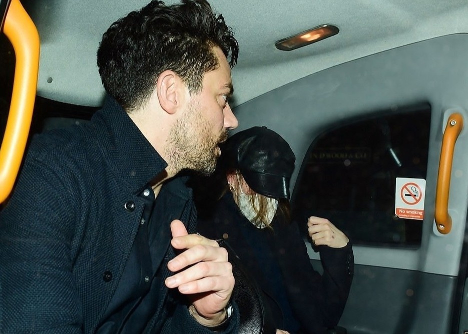 Lily James che mat khi xuat hien sau be boi hinh anh