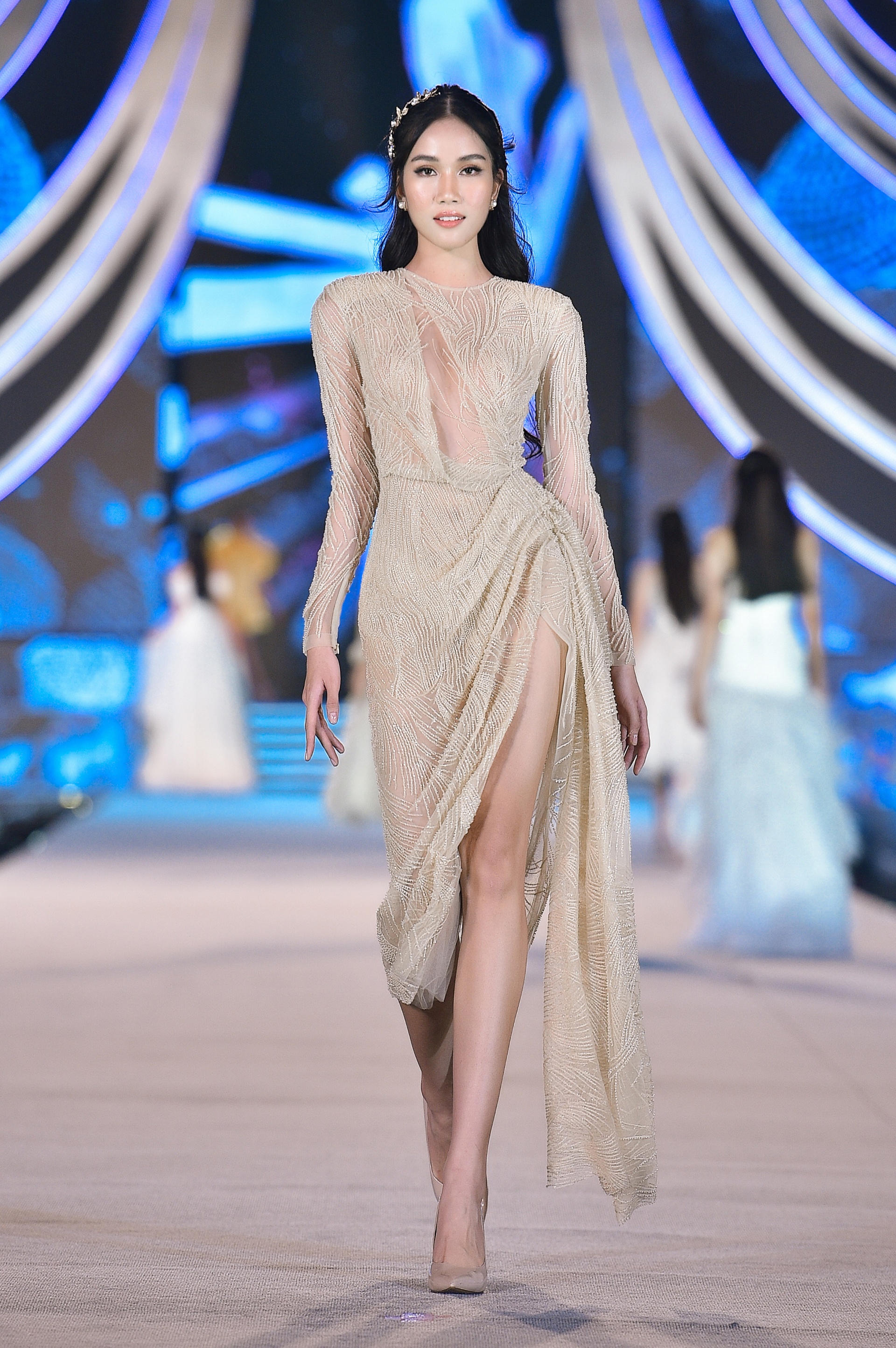 Hoa hau Viet Nam 2020 anh 8