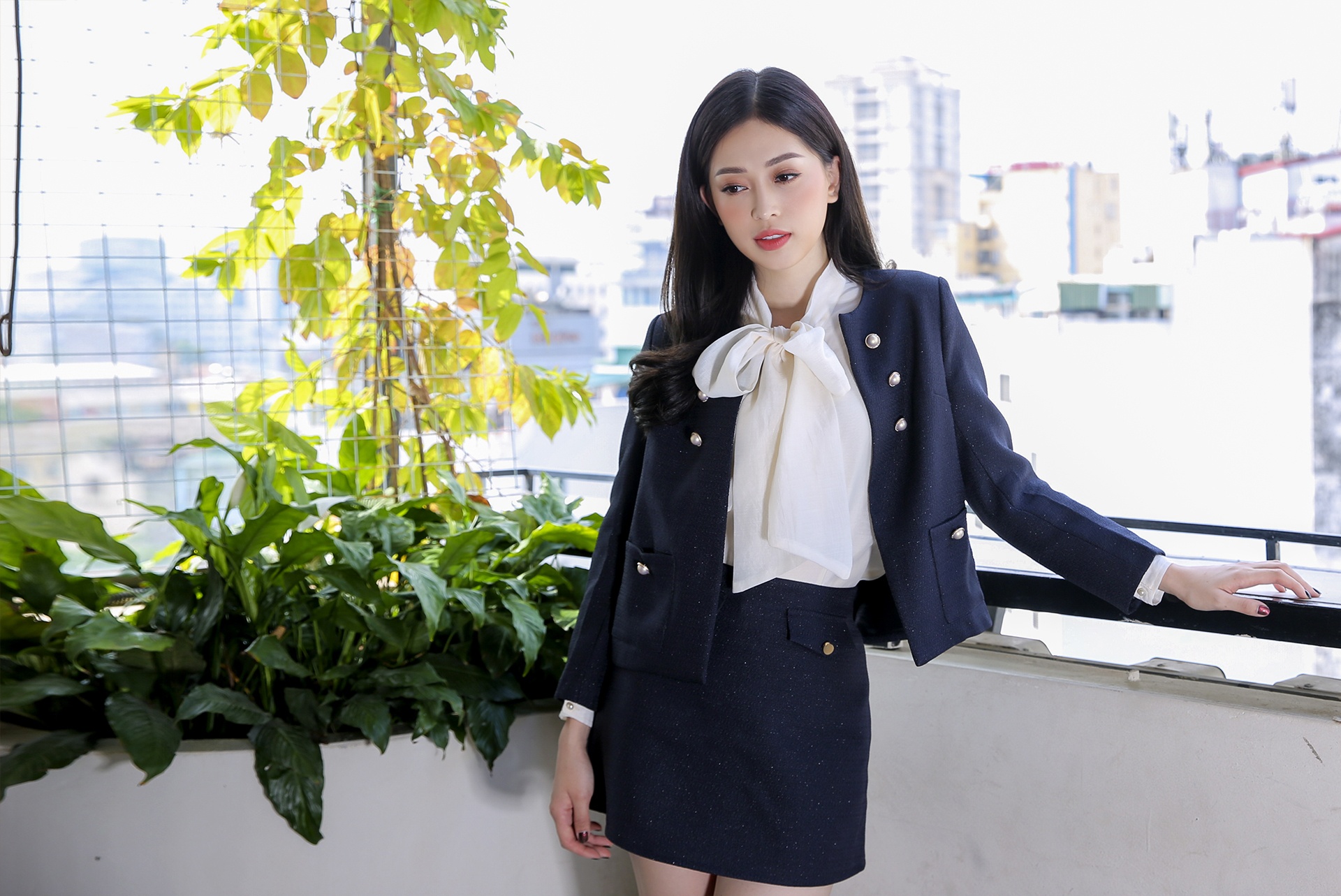 A hau Phuong Nga anh 1