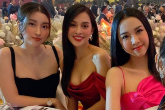 Tieu Vy, My Linh mac goi cam trong le cuoi Tuong San hinh anh