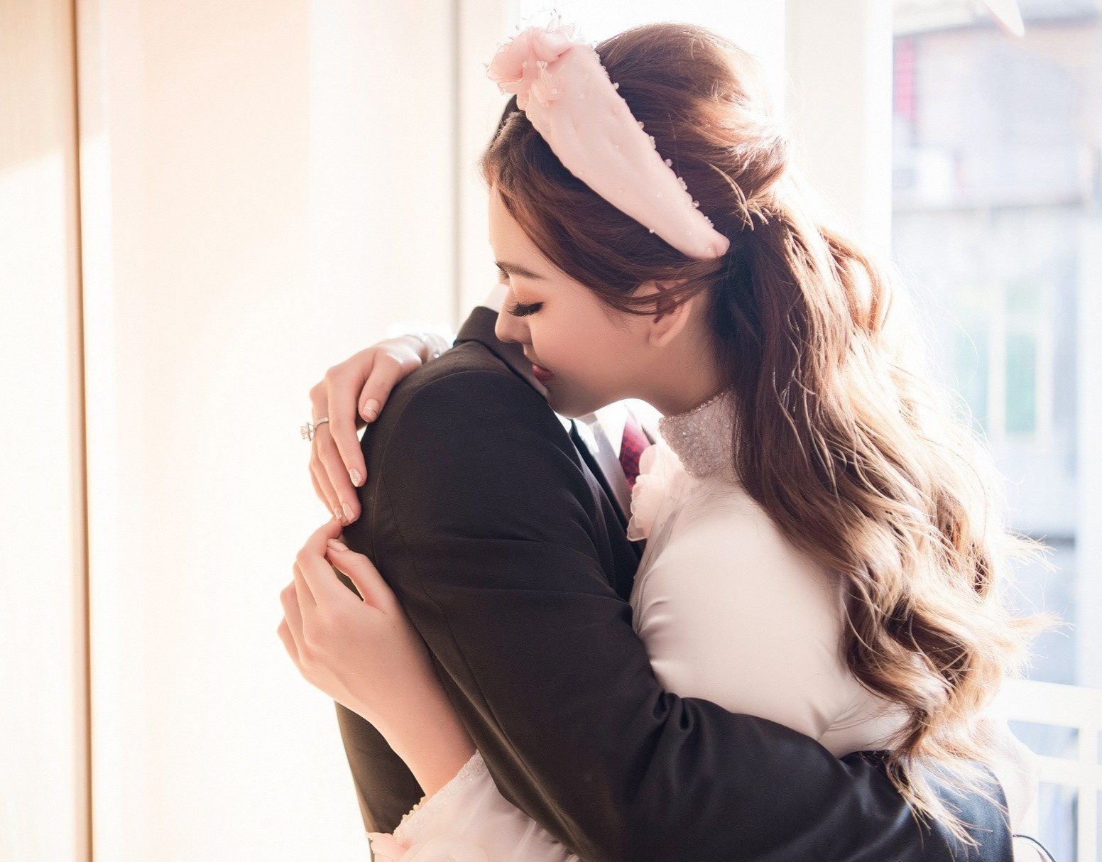 A hau Tuong San lan dau dang anh ben chu re hinh anh