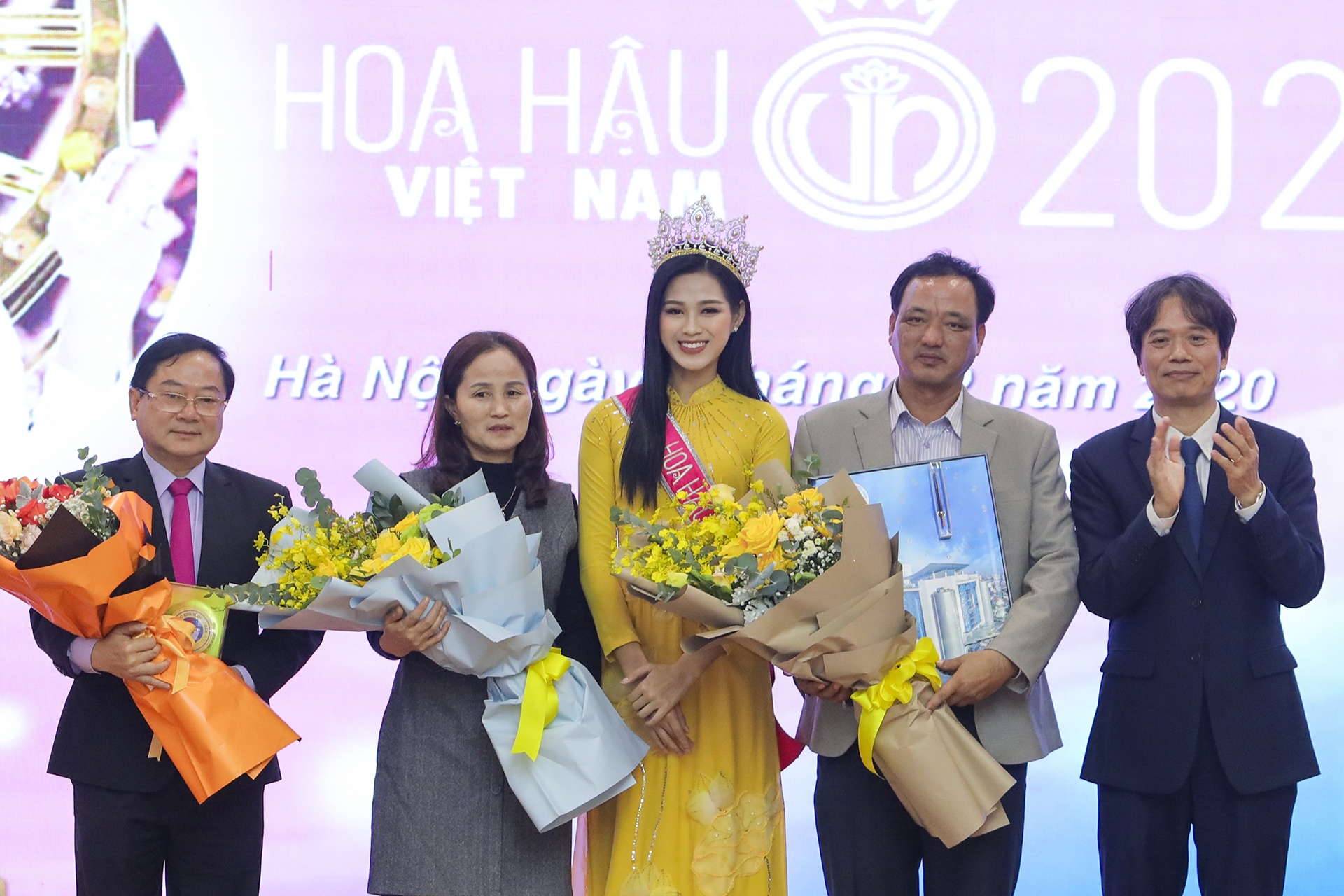 Hoa hau Viet Nam Do Thi Ha anh 1
