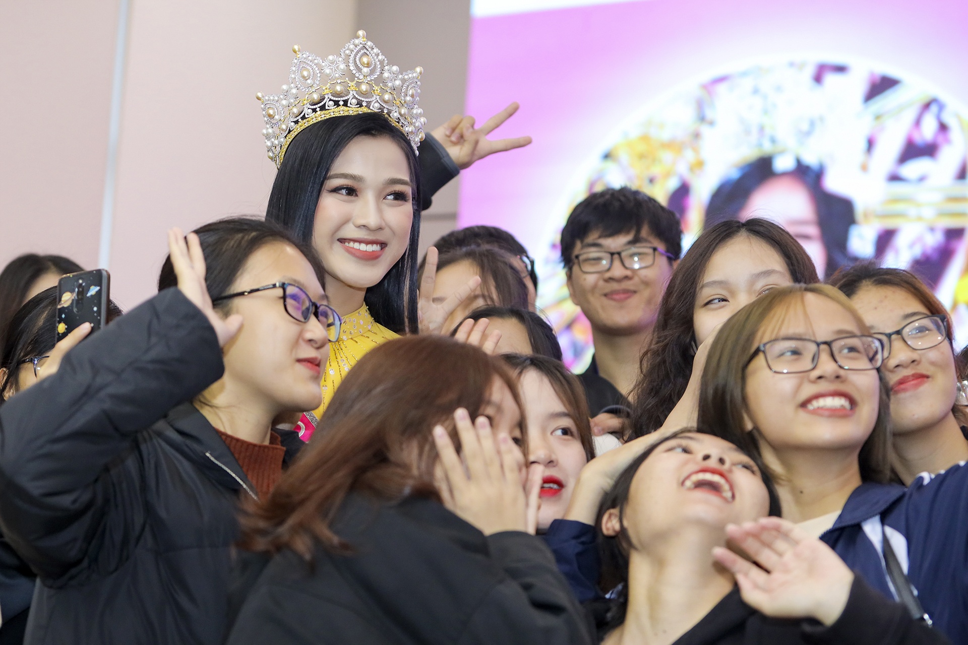 Hoa hau Viet Nam Do Thi Ha anh 8