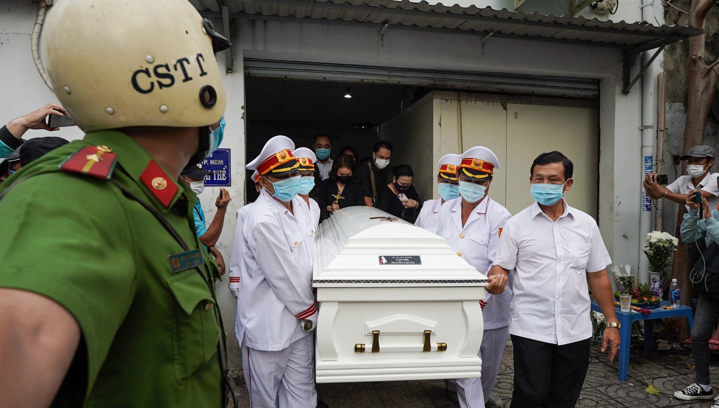 Linh cuu nghe si Chi Tai duoc dua tu trung tam phap y ve nha tang le hinh anh