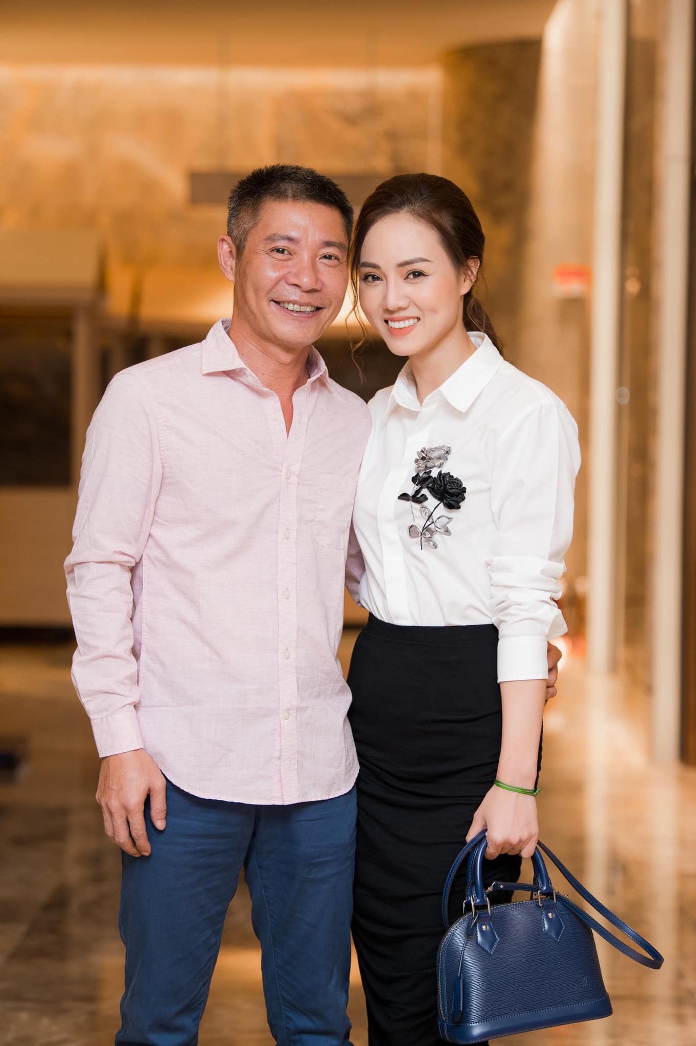 NSND Cong Ly cuoi vo anh 4