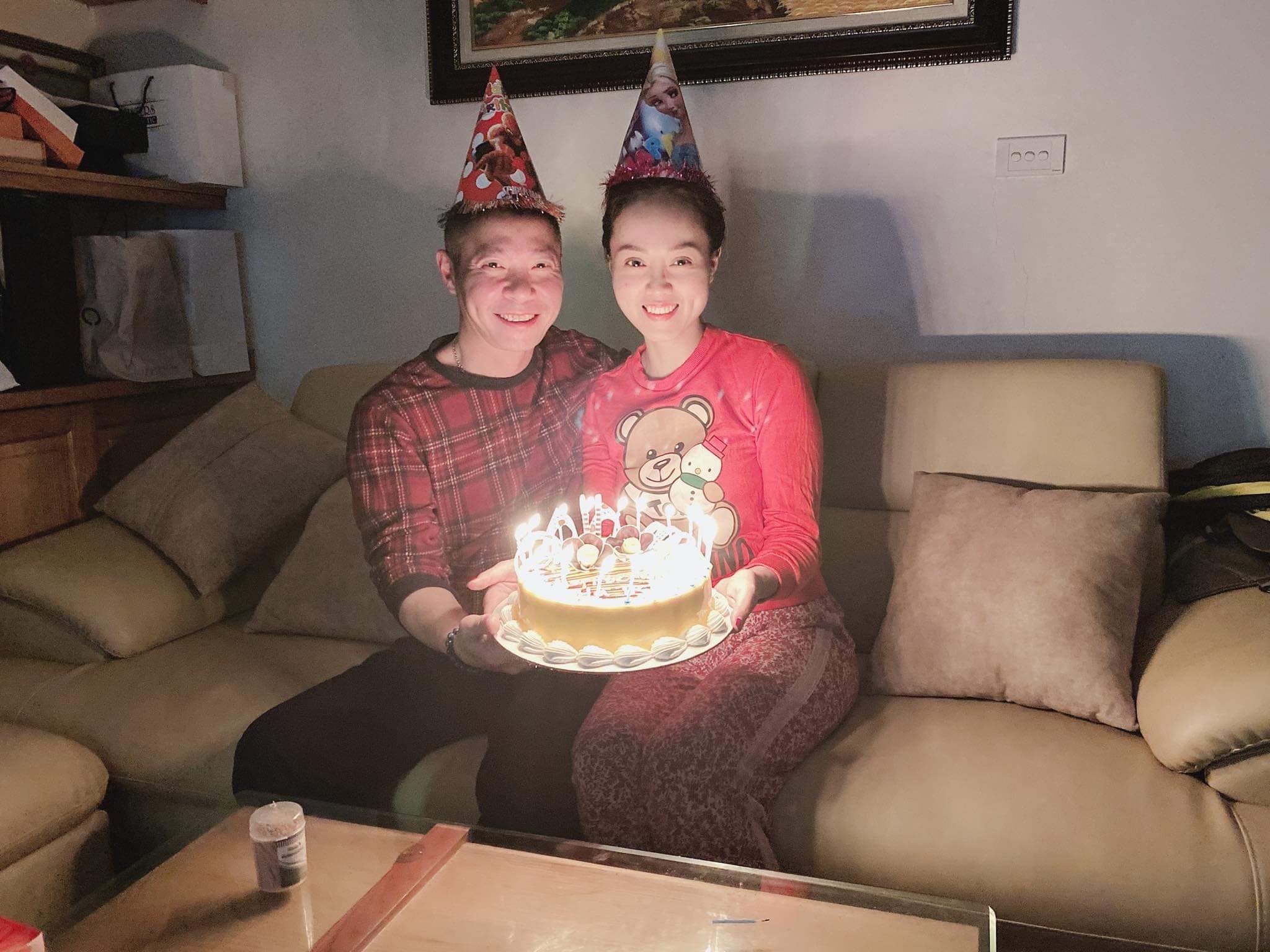 NSND Cong Ly cuoi vo anh 3