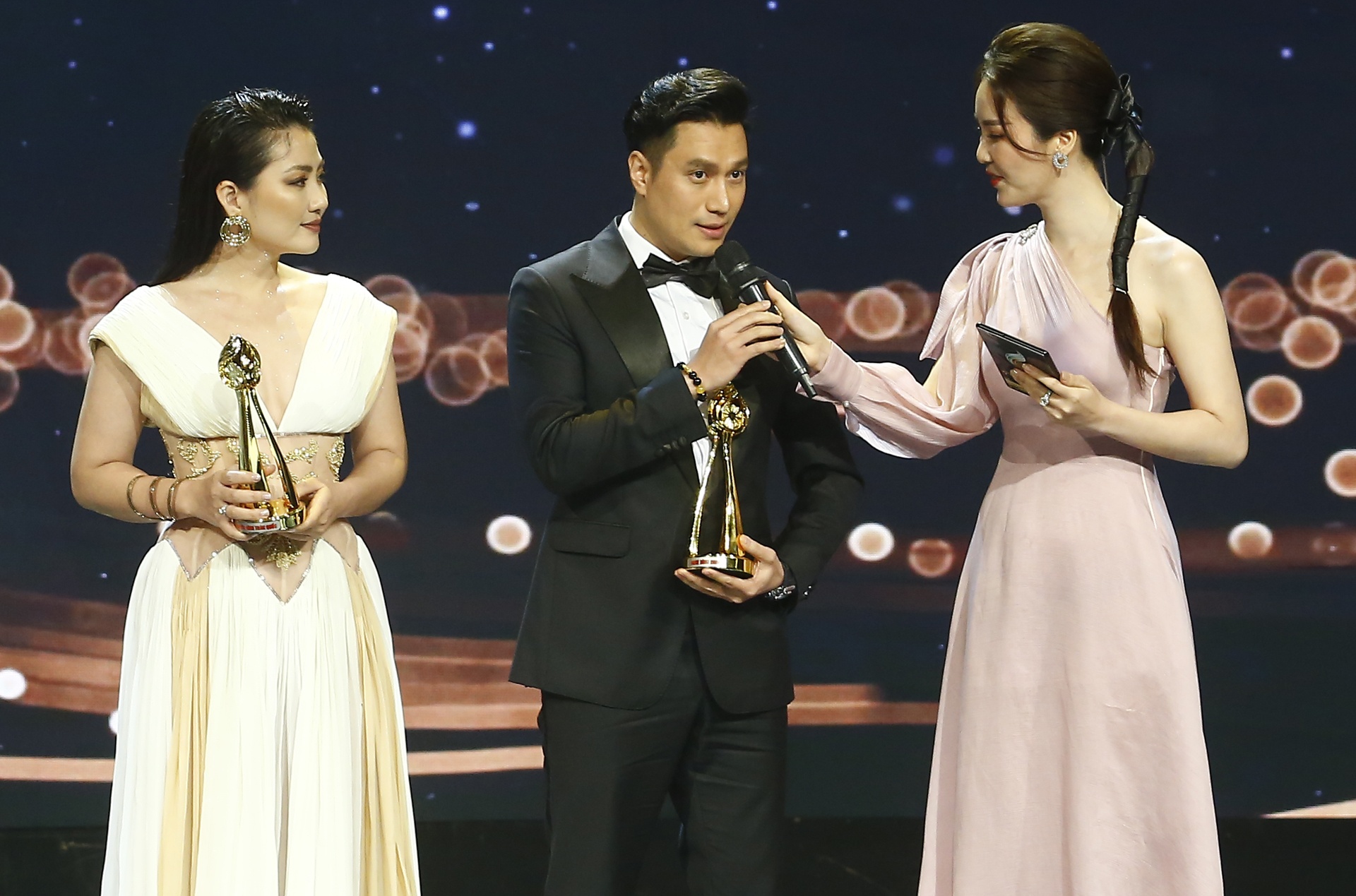 Viet Anh gianh giai Nam dien vien chinh xuat sac hinh anh