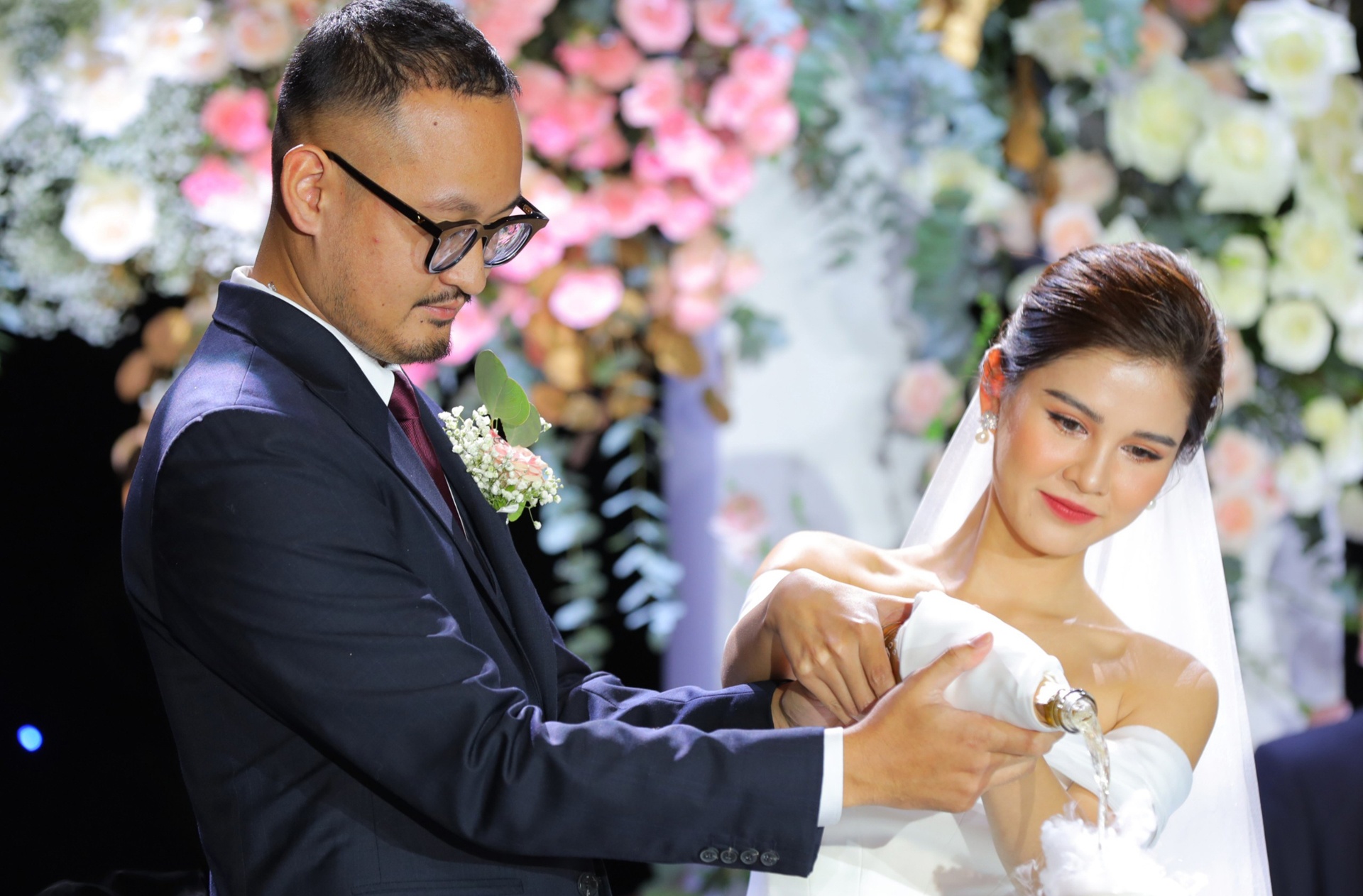 MC Thu Hoai cuoi anh 5