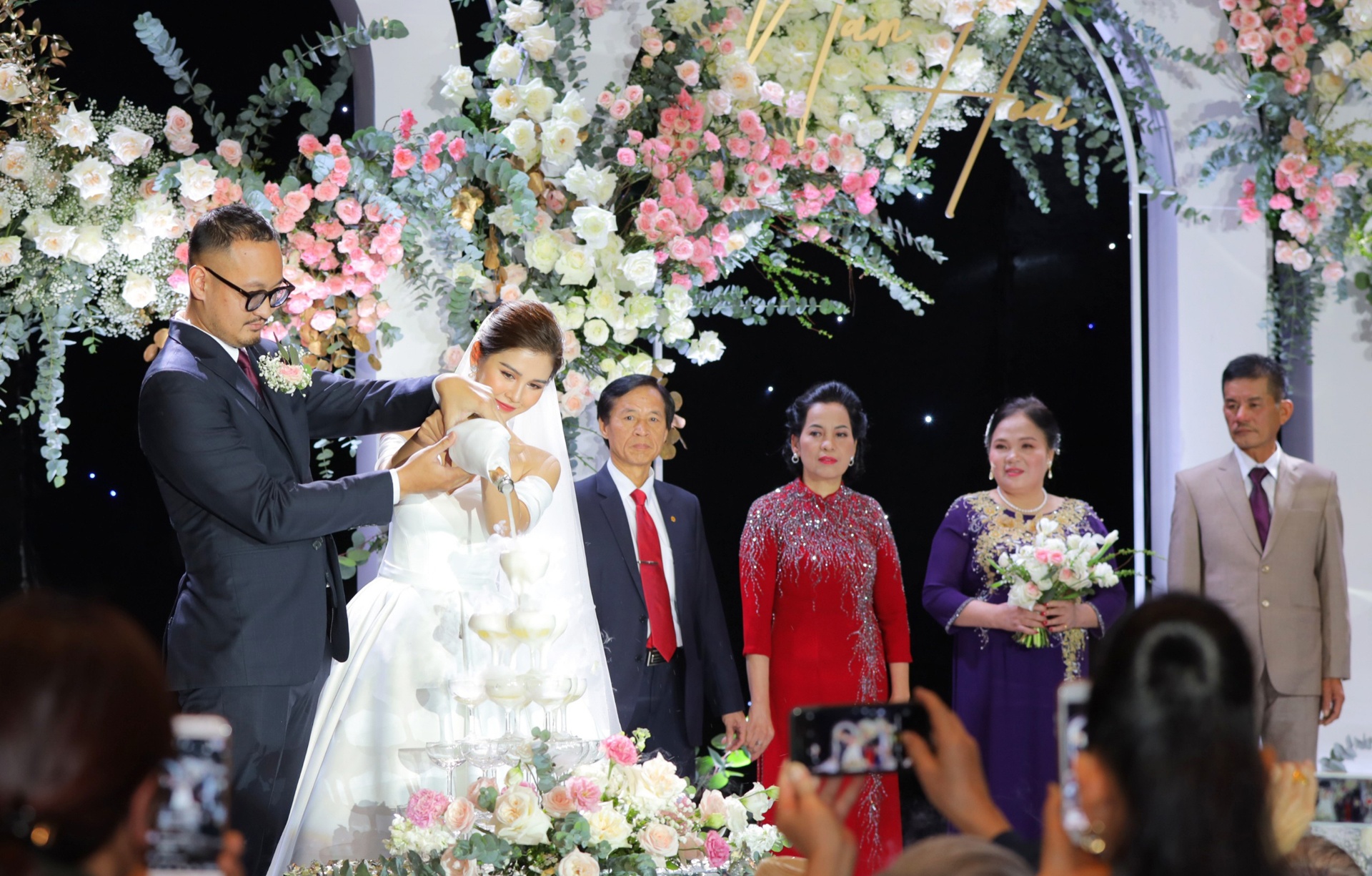 MC Thu Hoai cuoi anh 6