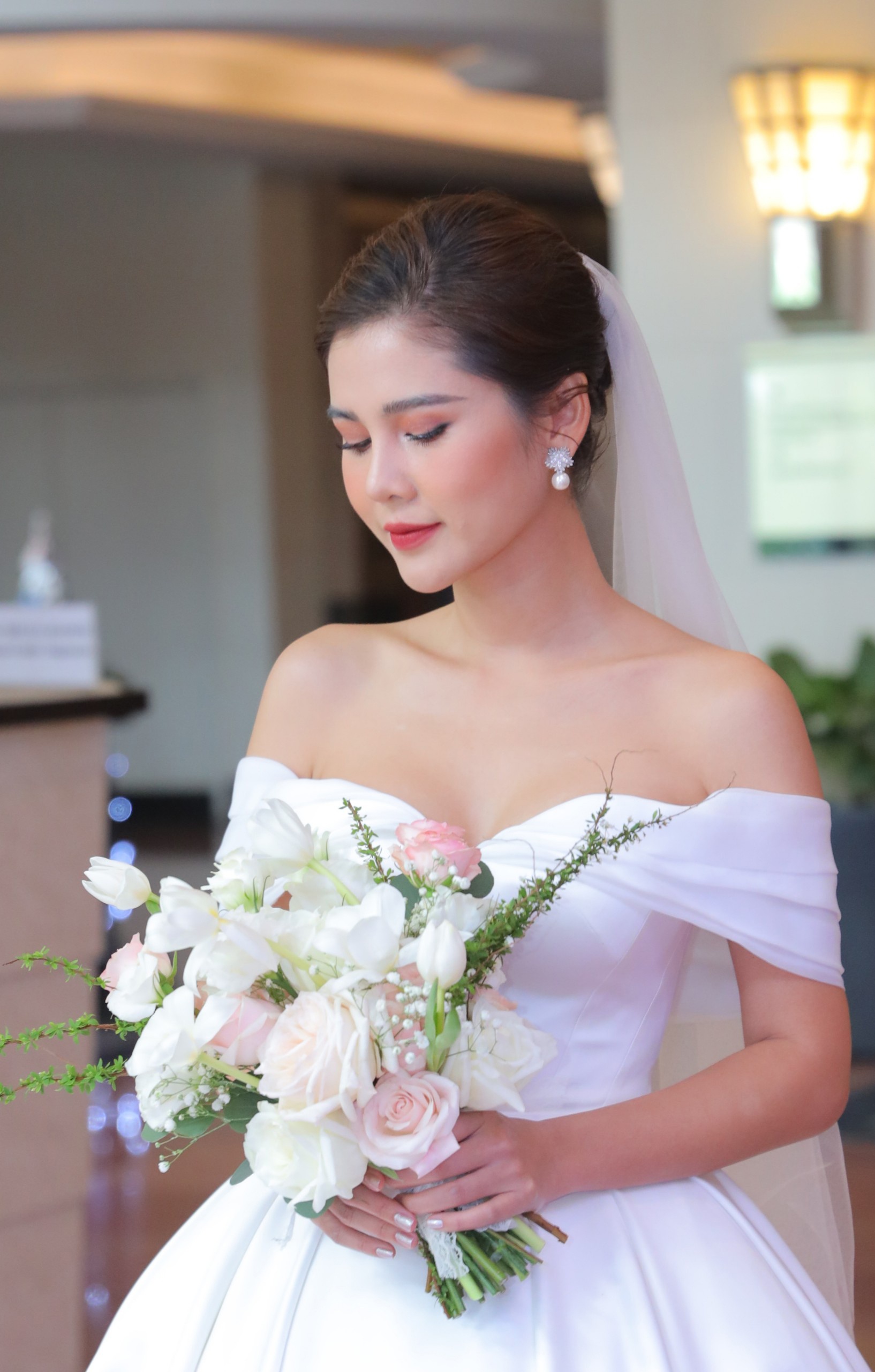 MC Thu Hoai cuoi anh 2