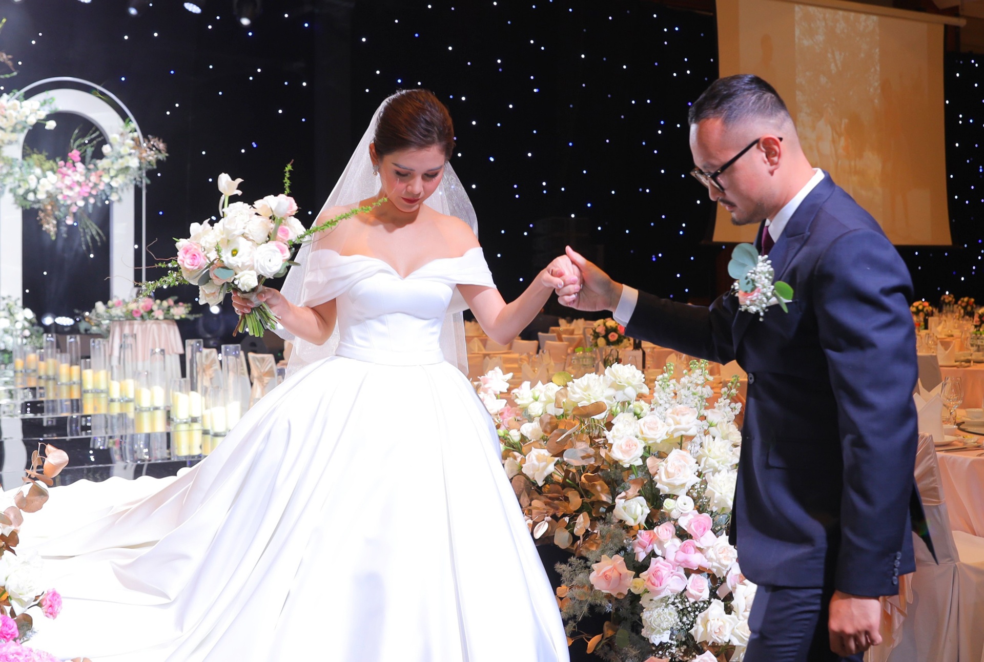 MC Thu Hoai cuoi anh 4