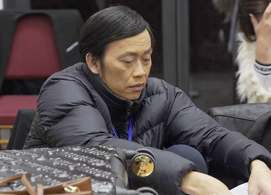 Hoai Linh nghen giong tren san khau khi vang nghe si Chi Tai hinh anh