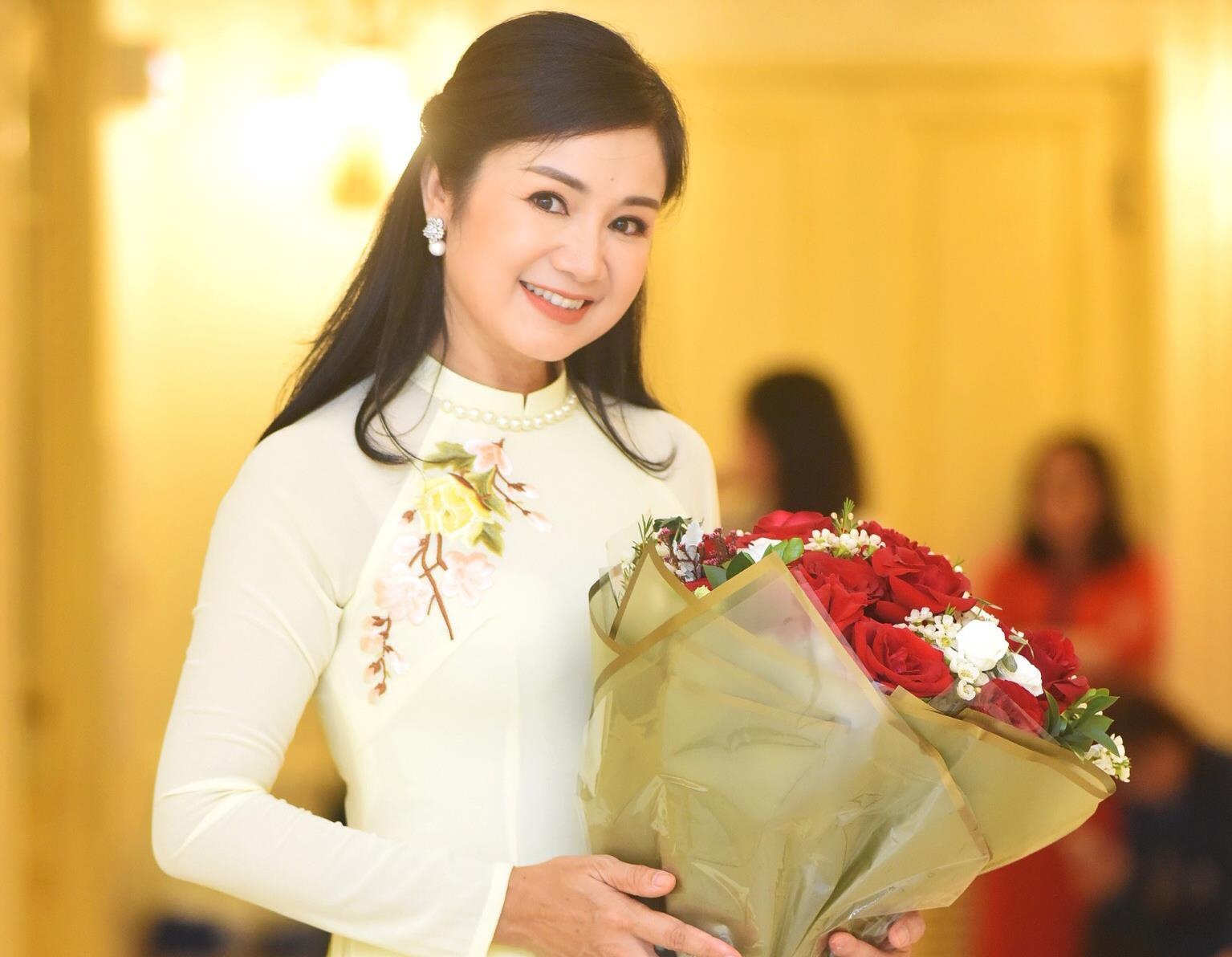 Thu Hà Lá ngọc cành vàng ảnh 7 Thu Ha La ngoc canh vang anh 7