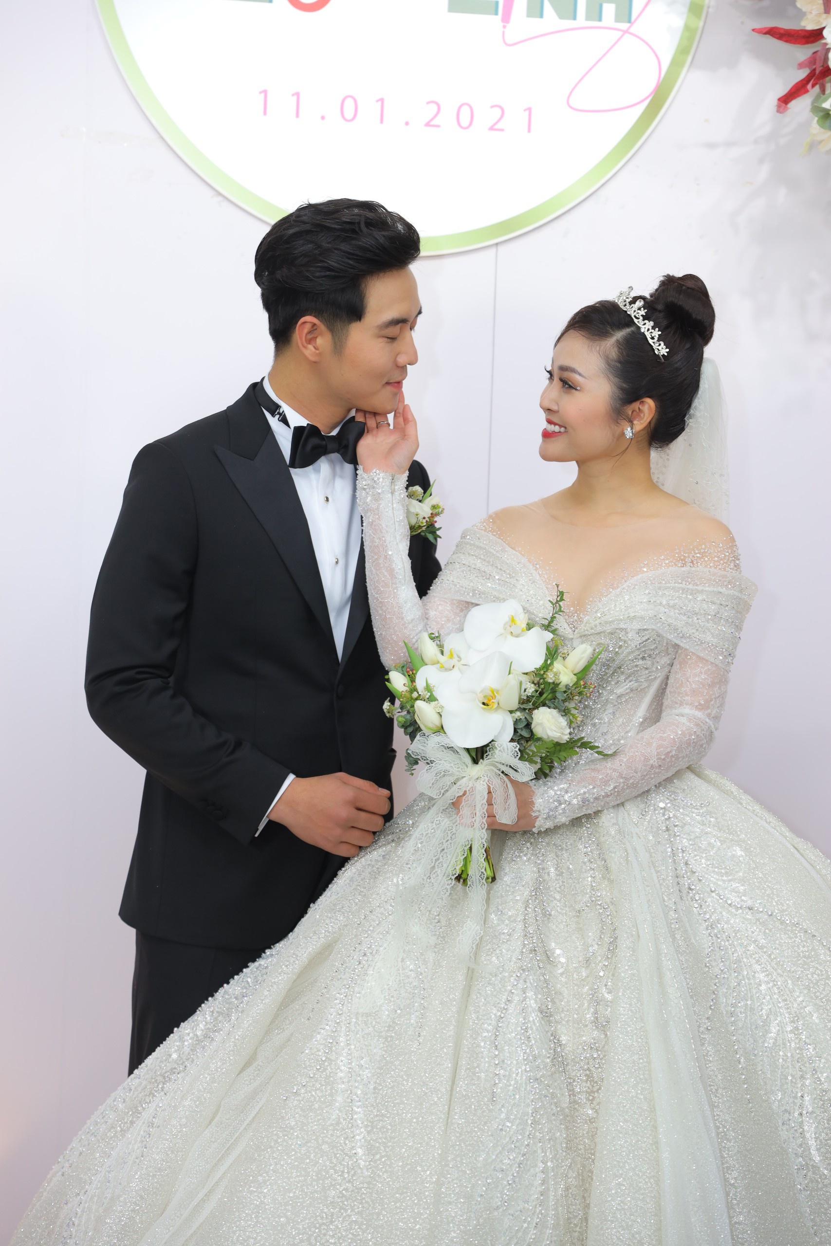 MC Thùy Linh cưới ảnh 2 MC Thuy Linh cuoi anh 2