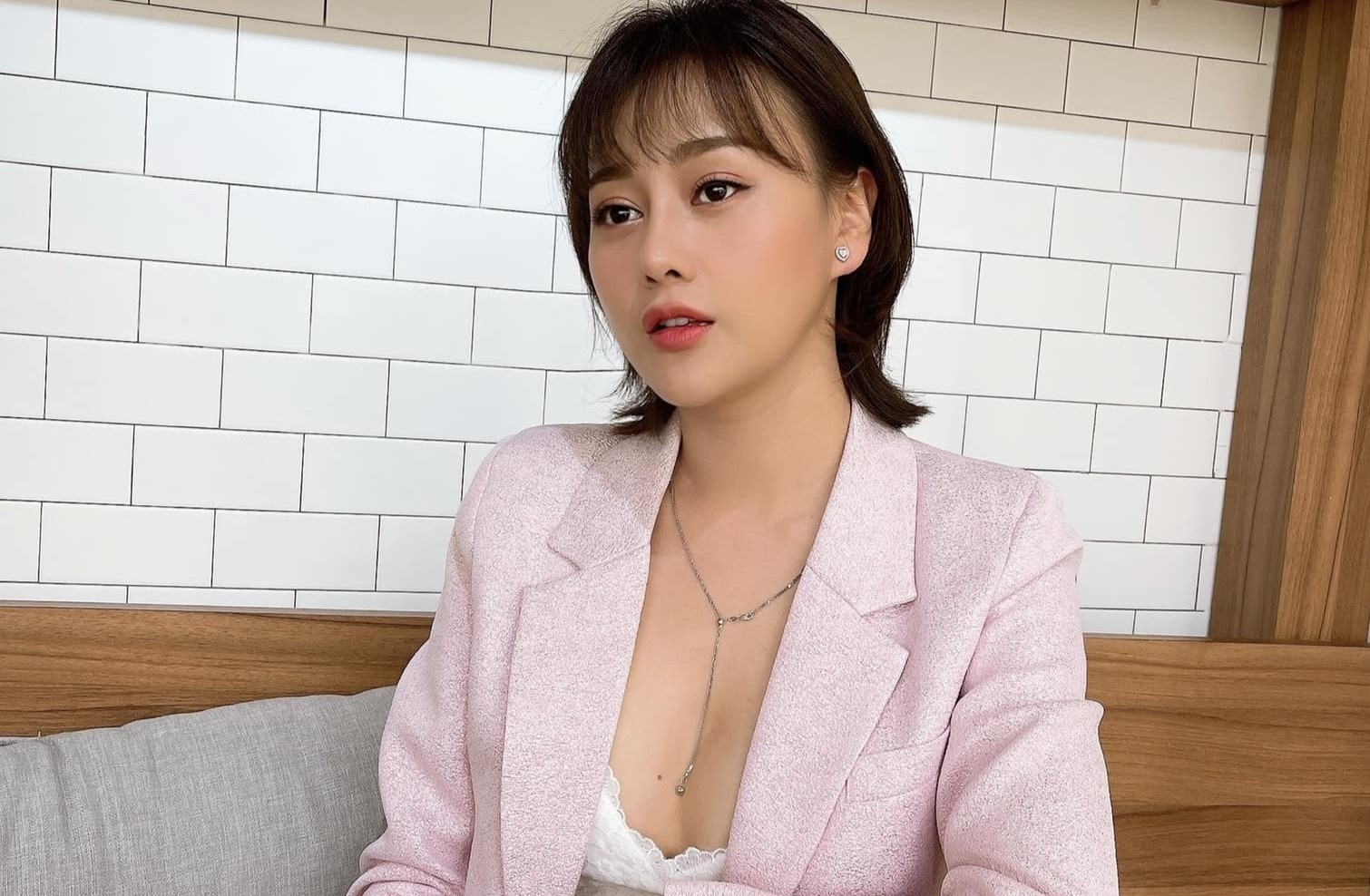 Vi sao Phuong Oanh van nhan vai dien sau tuyen bo dung dong phim? hinh anh