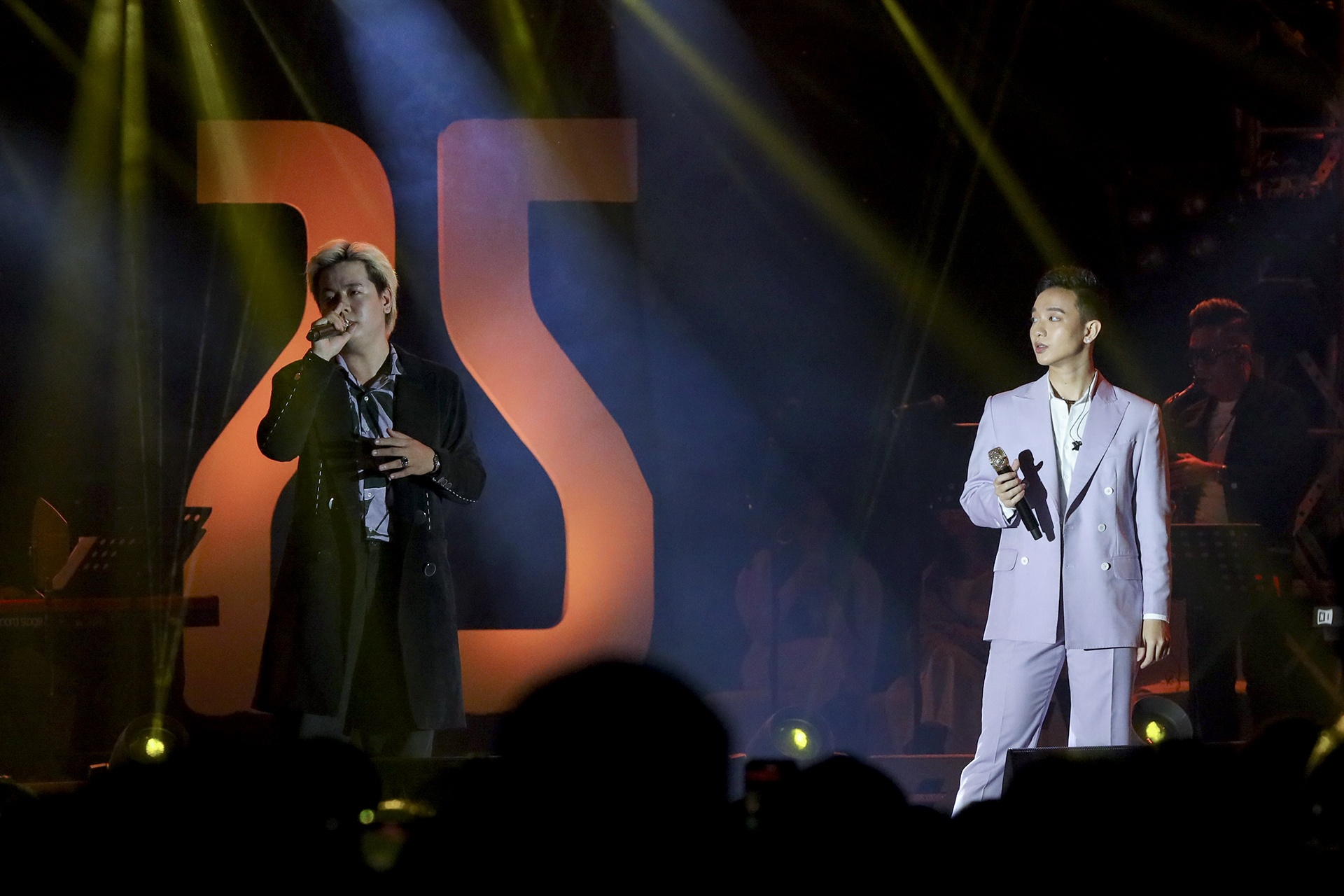 Hoang Dung live show 25 anh 8