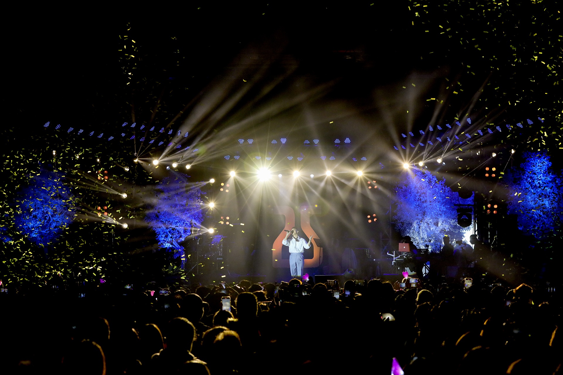 Hoang Dung live show 25 anh 11