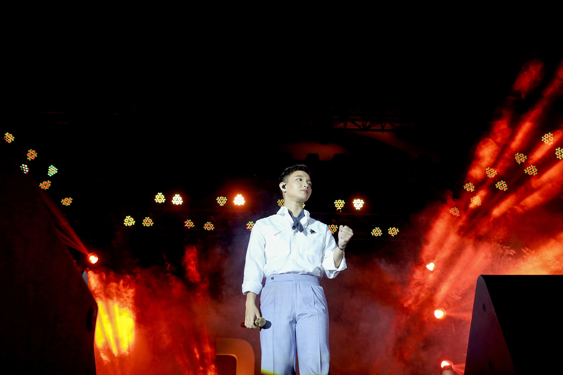 Hoang Dung live show 25 anh 12