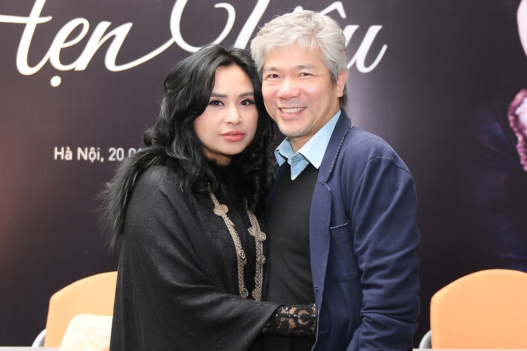 Thanh Lam duoc ban trai cau hon hinh anh