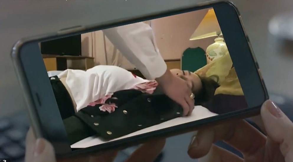 'Huong duong nguoc nang': Chau bi tung video nhay cam hinh anh