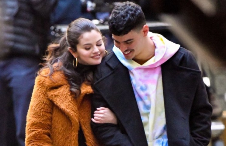 Selena Gomez noi ve tin hen ho dien vien Aaron Dominguez hinh anh