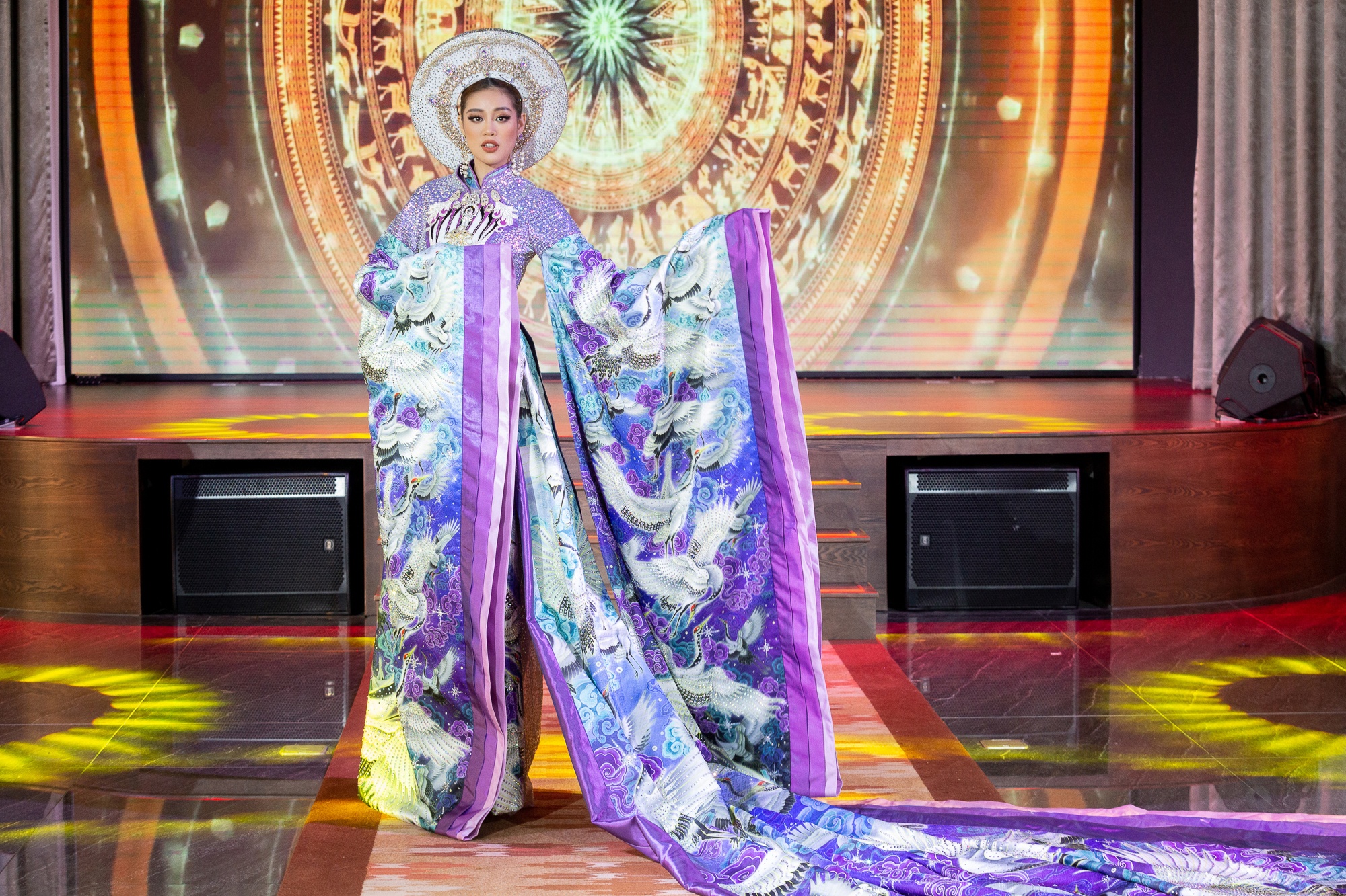 Hoa hau Hoan vu Khanh Van anh 3