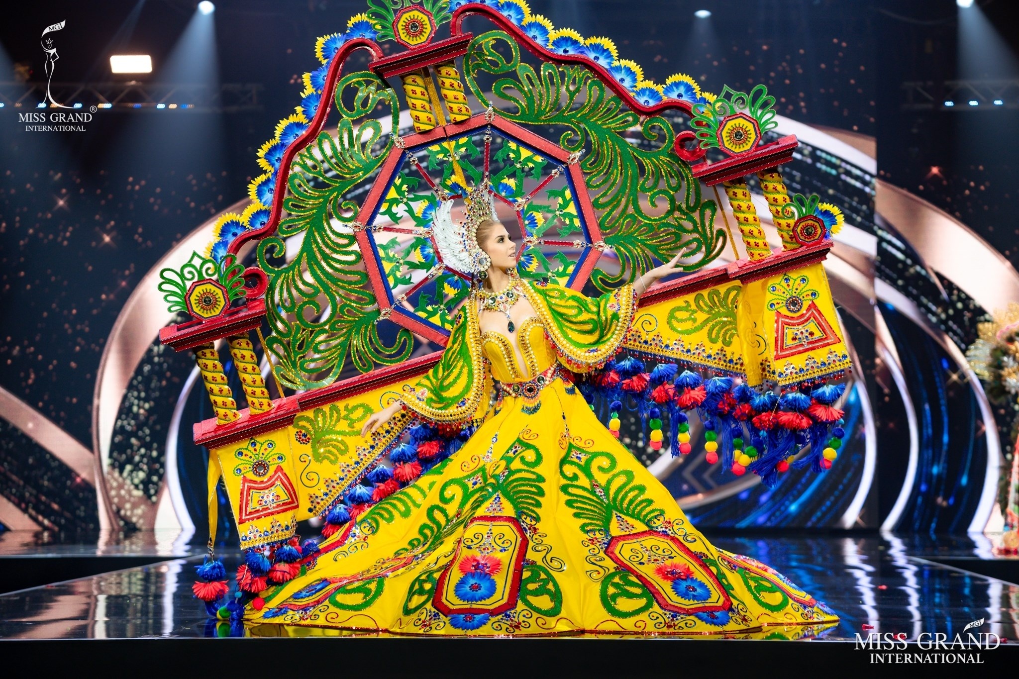 Ngoc Thao Hoa hau Hoa binh anh 3