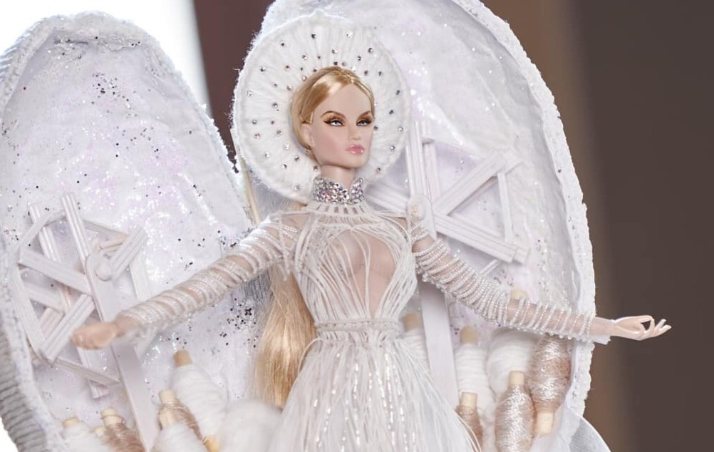 Trang phuc dan toc cua Khanh Van tai Miss Universe hinh anh