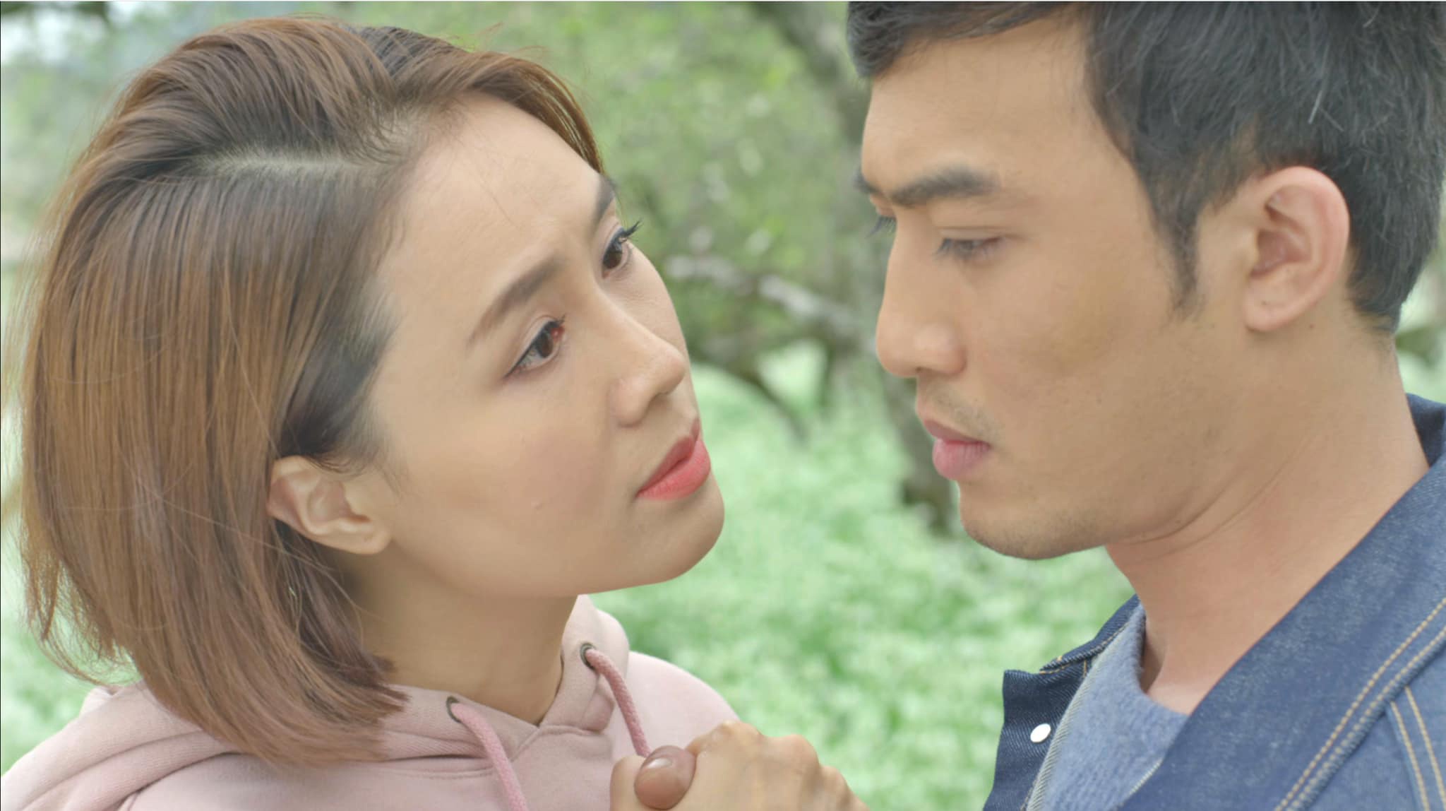 Huong duong nguoc nang bi che lan man anh 1