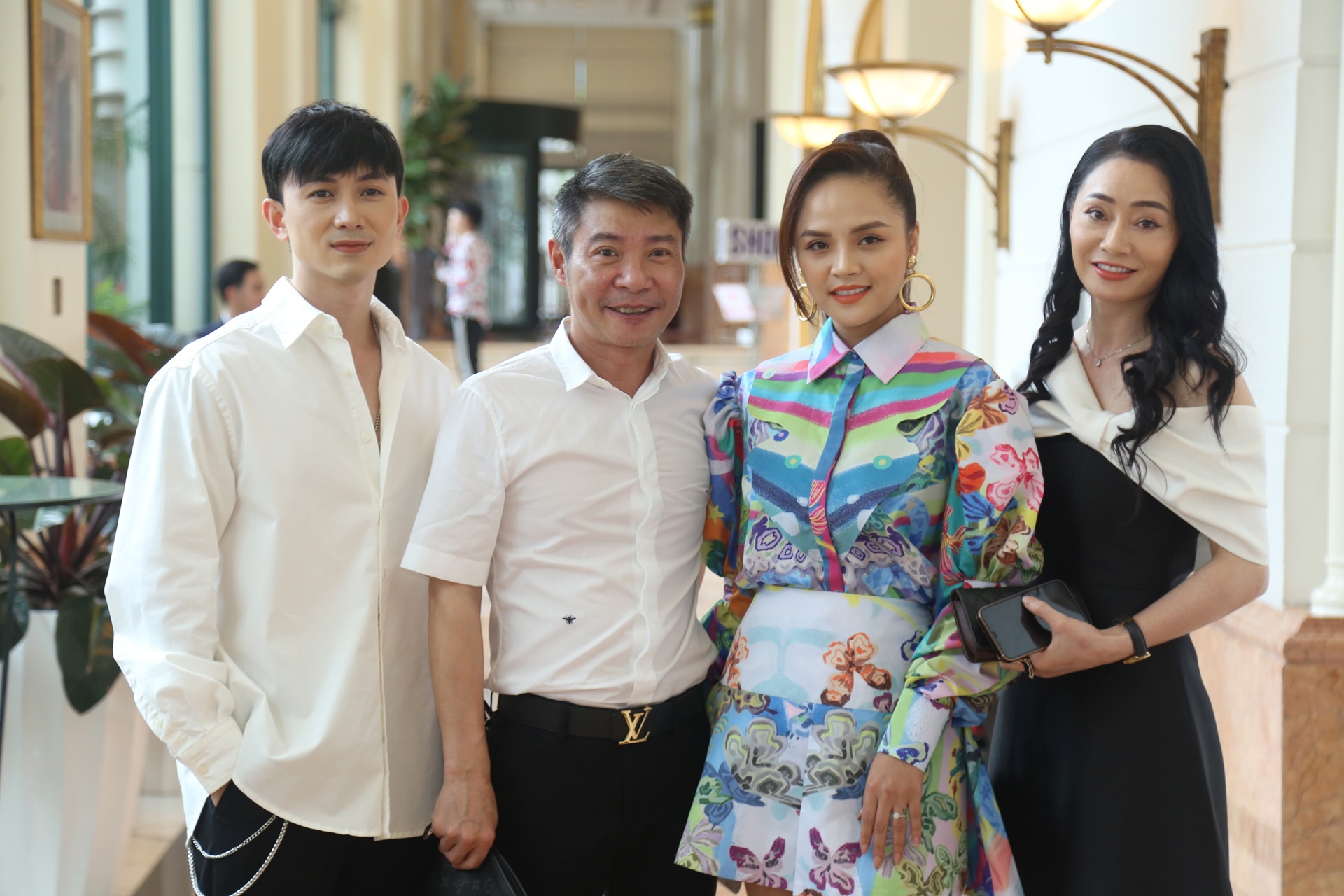 Thu Quynh Huong vi tinh than Phuong Oanh anh 1