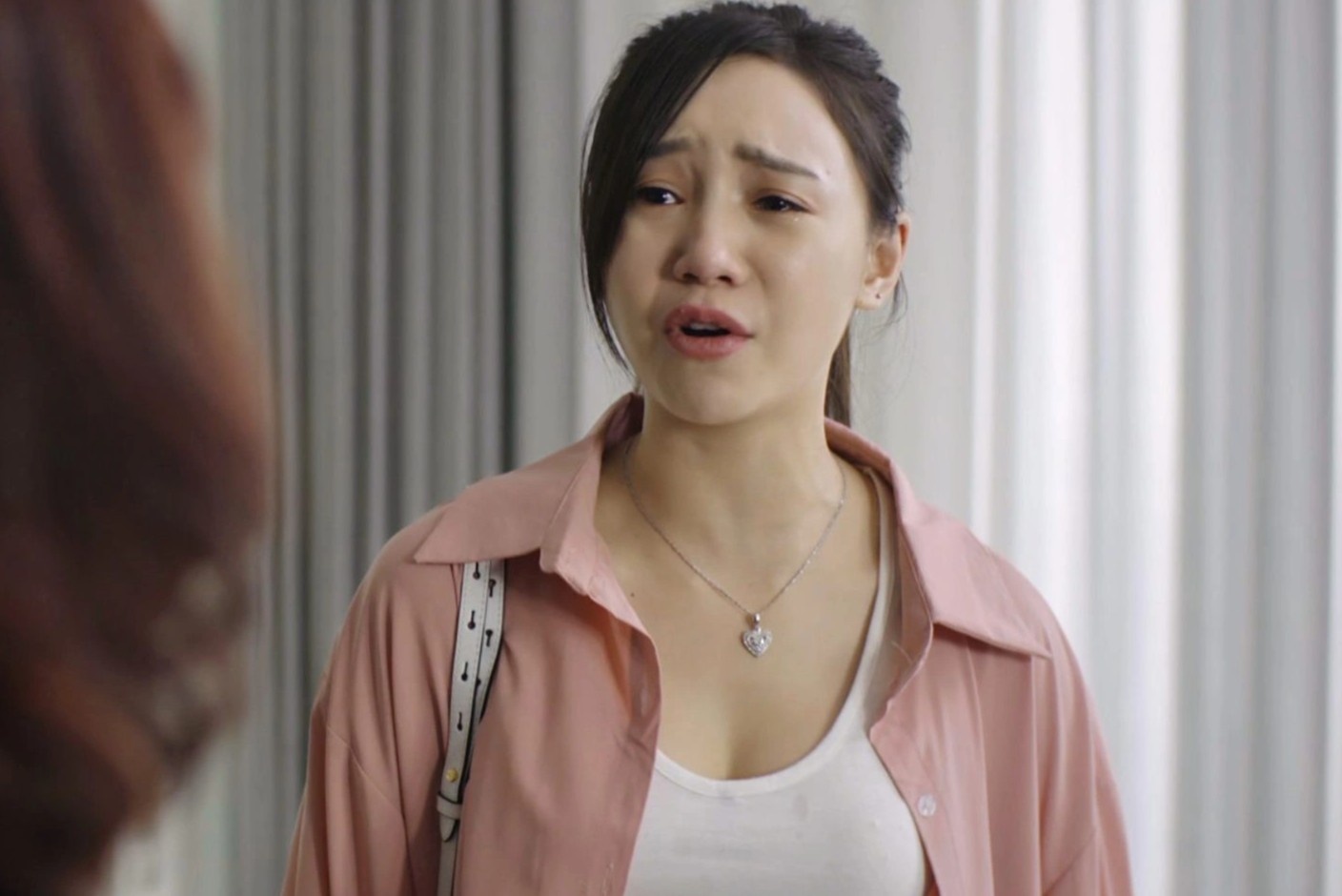 Su trung hop trong cac vai dien cua Quynh Kool hinh anh