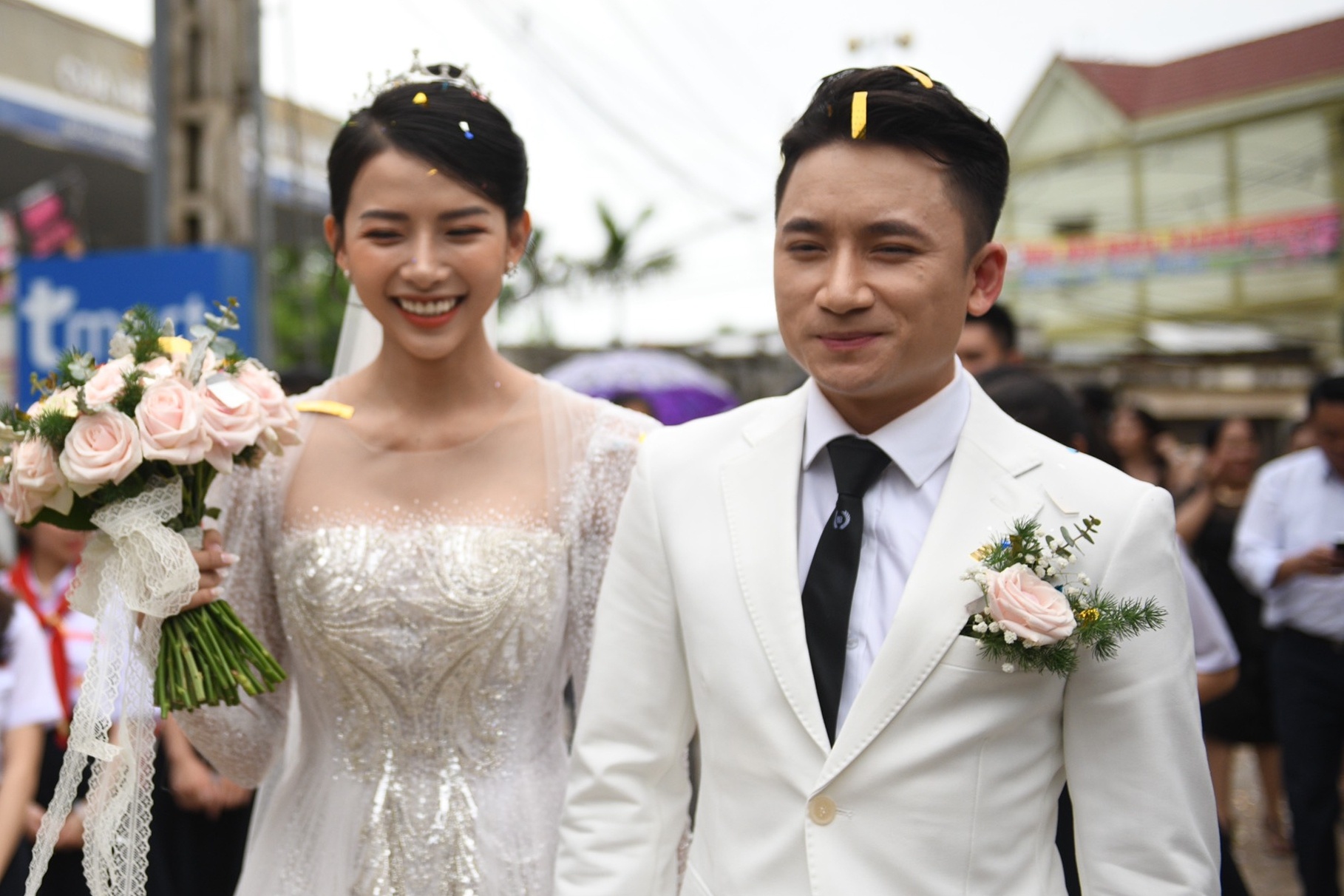 Phan Manh Quynh hoan le cuoi o TP.HCM vi dich benh hinh anh