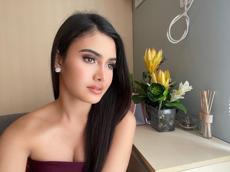 Miss Universe Khanh Van anh 4