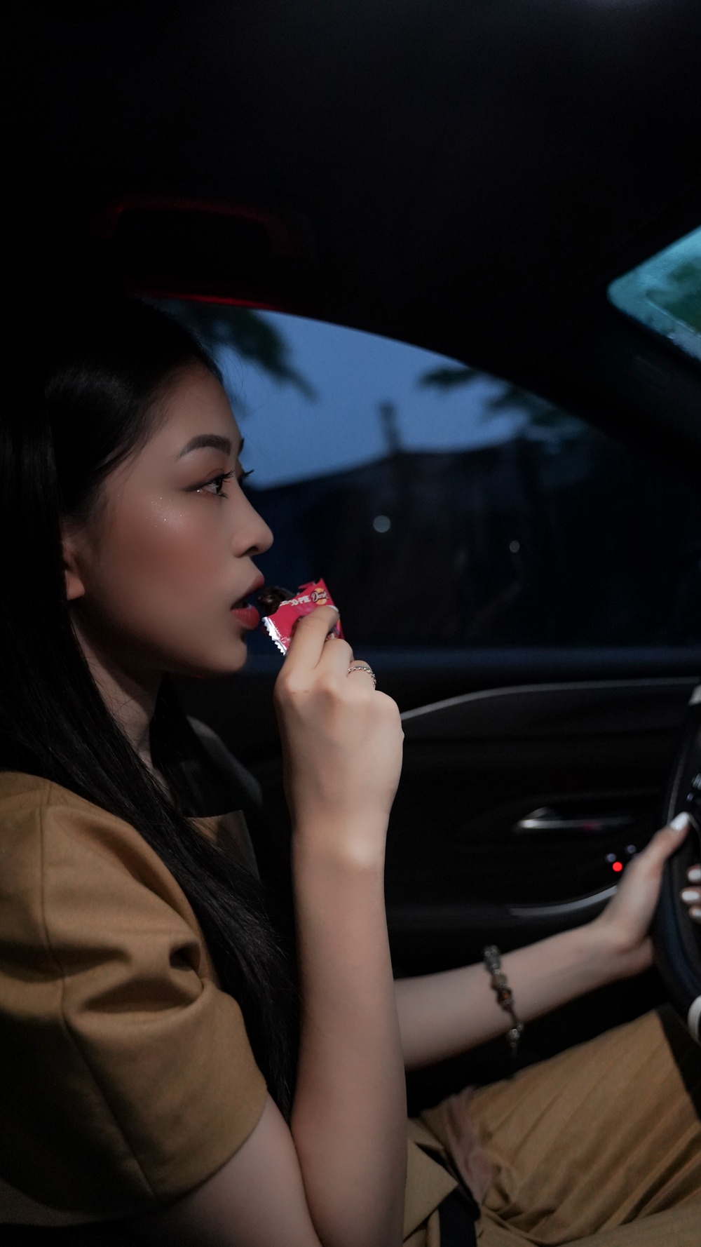 A hau Phuong Nga mot ngay lam viec anh 10