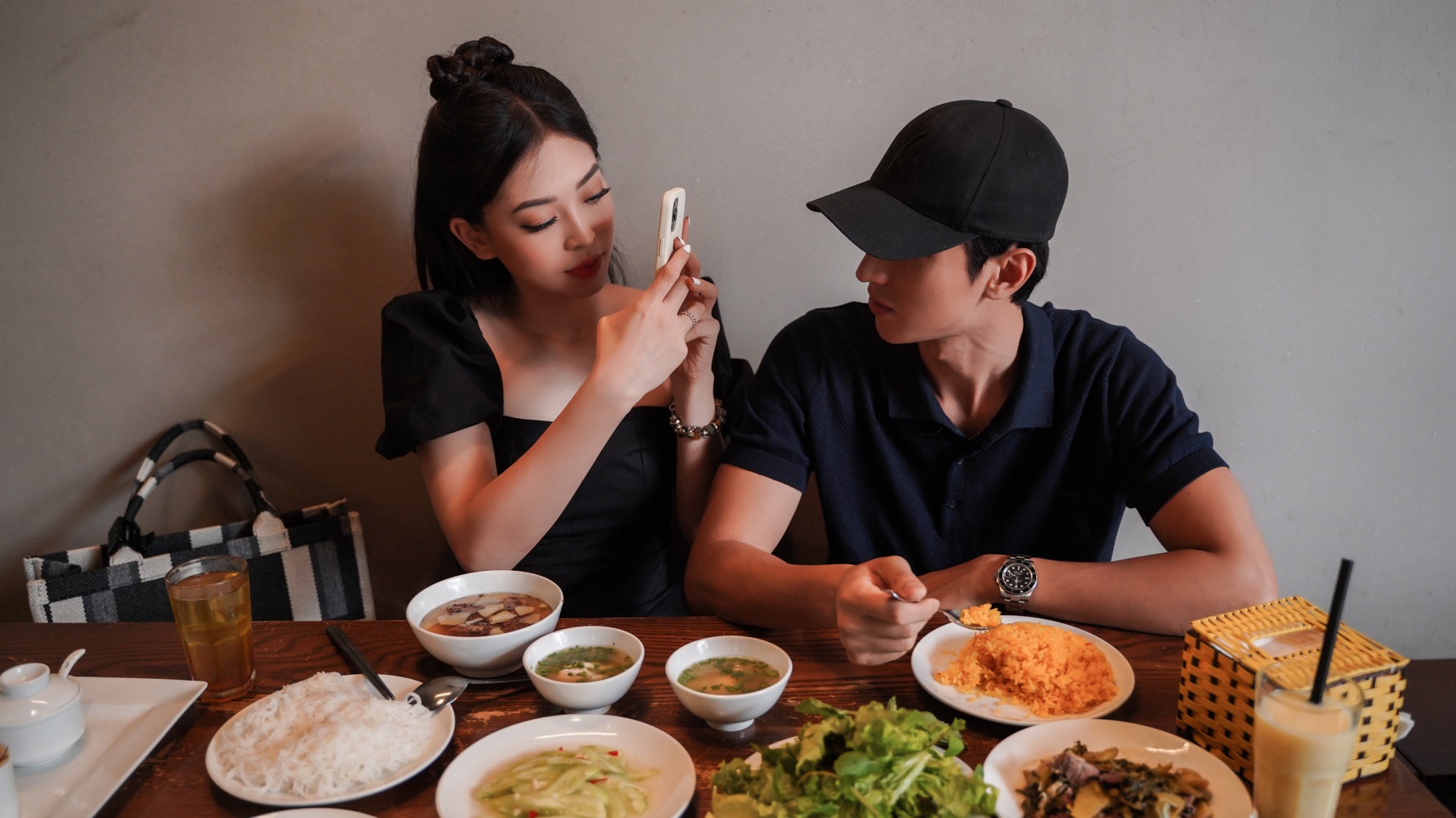 A hau Phuong Nga mot ngay lam viec anh 27