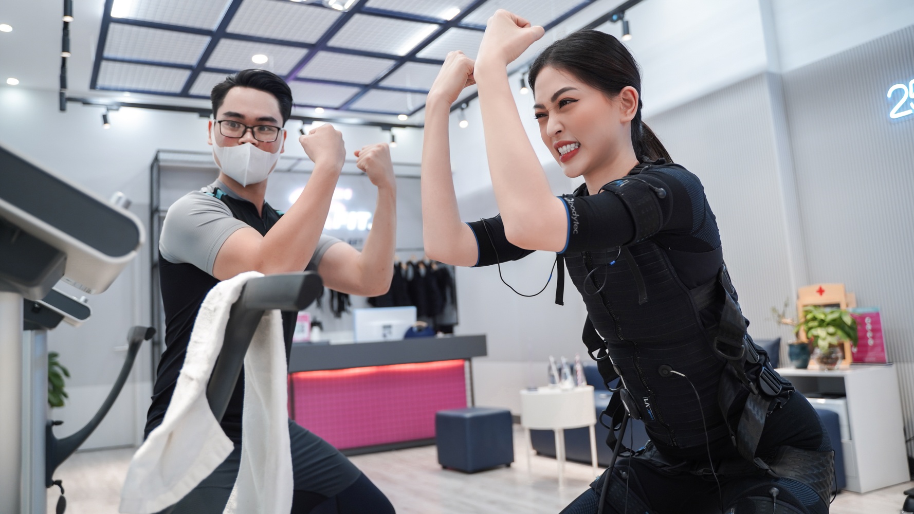 A hau Phuong Nga mot ngay lam viec anh 29