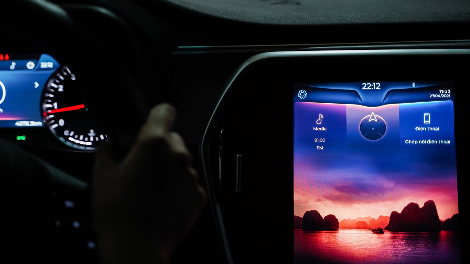 A hau Phuong Nga mot ngay lam viec anh 33