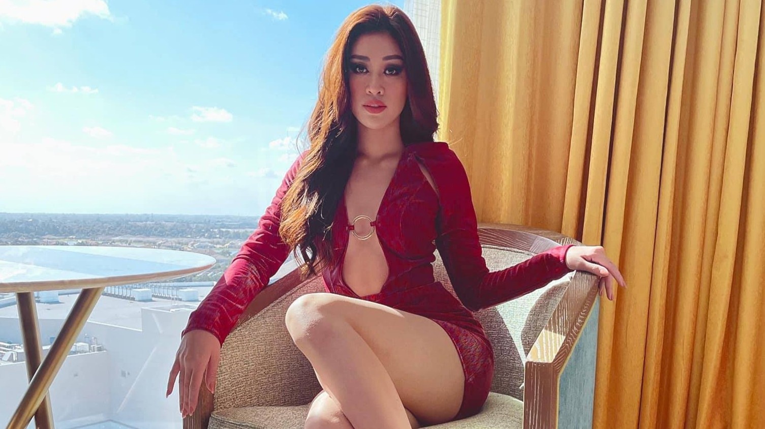 Khanh Van co gi tren duong dua den vuong mien Miss Universe? hinh anh