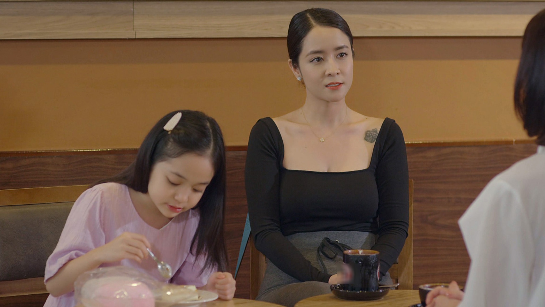 Thùy Dương mẹ Cami Hướng dương ngược nắng ảnh 3 Thuy Duong me Cami Huong duong nguoc nang anh 3